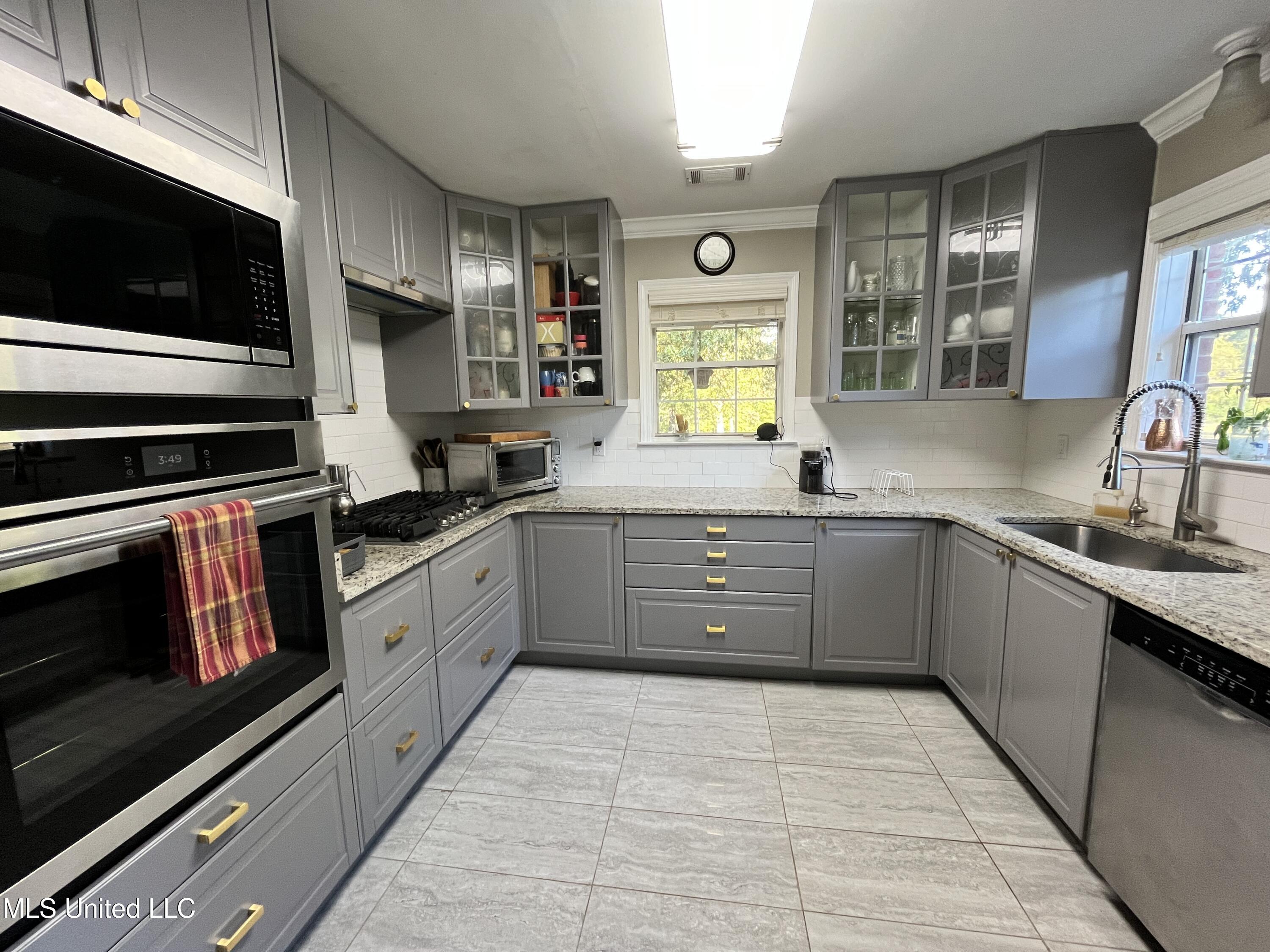 5816 N Rolling Pine Drive