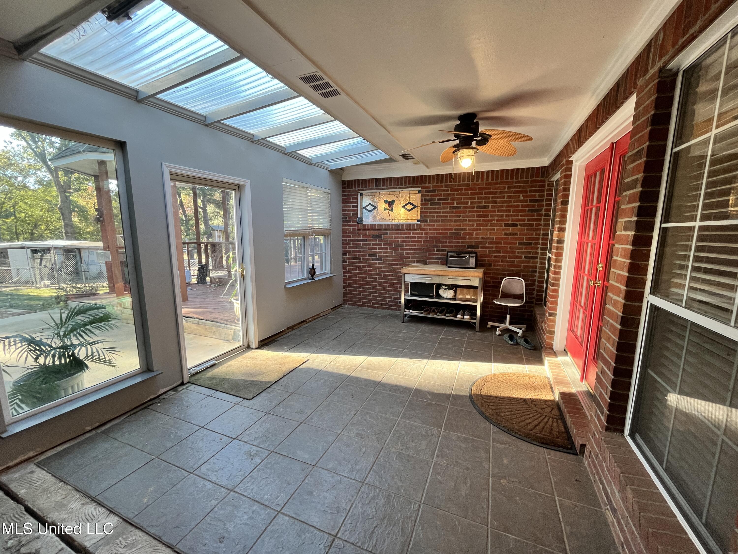 5816 N Rolling Pine Drive