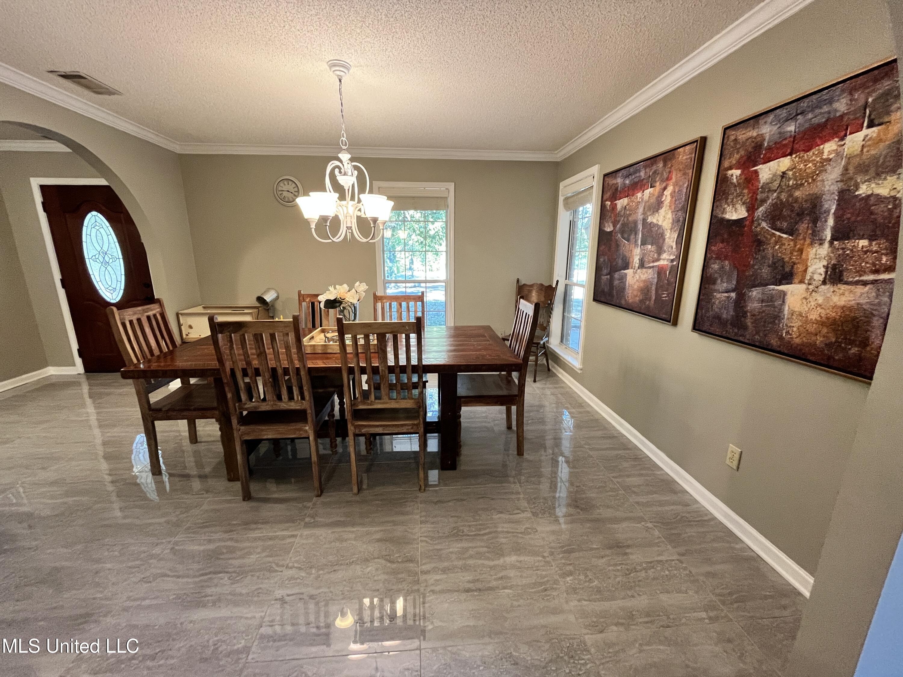 5816 N Rolling Pine Drive