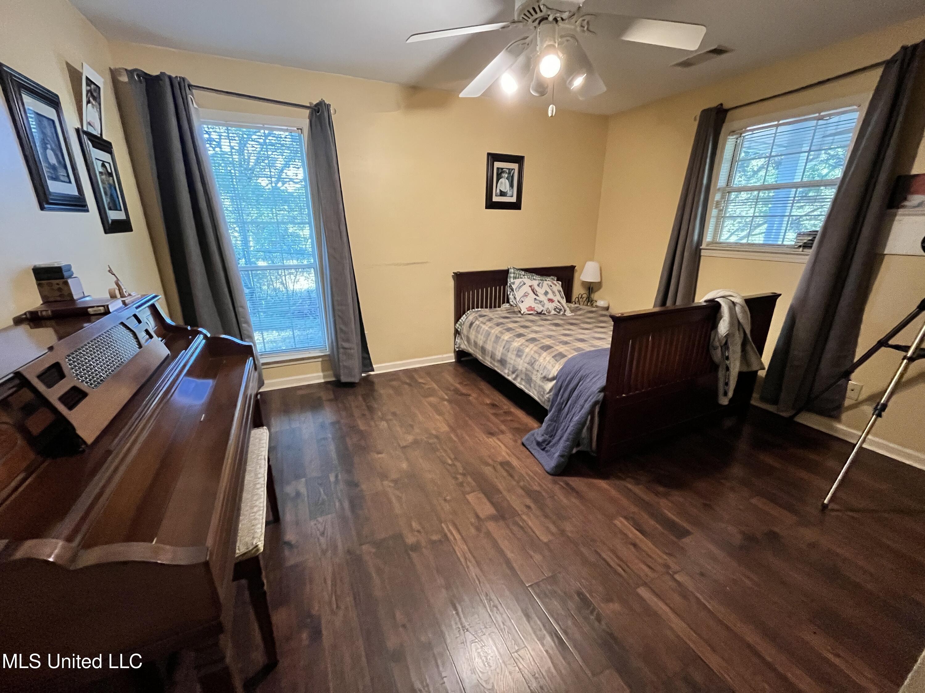 5816 N Rolling Pine Drive