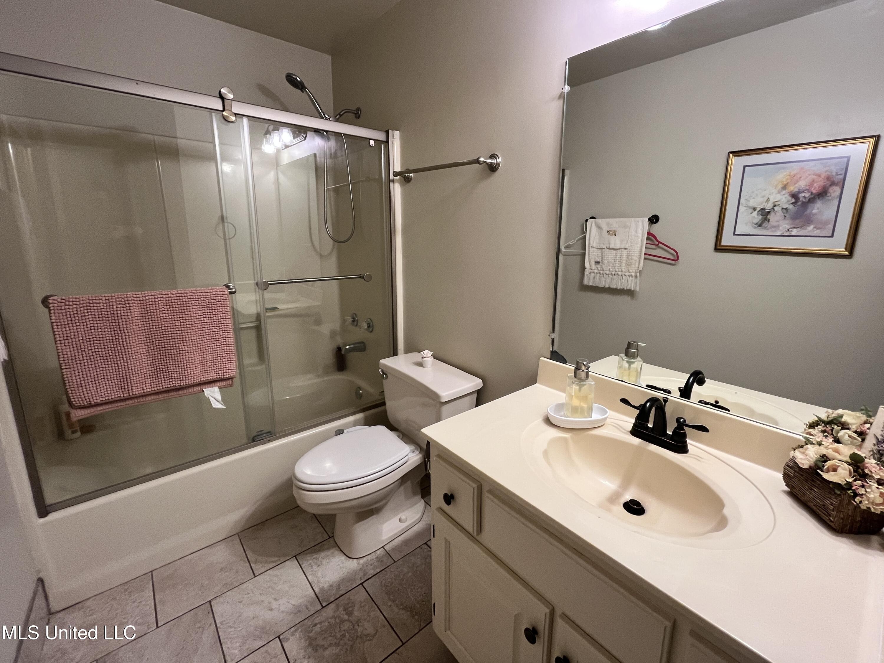 5816 N Rolling Pine Drive