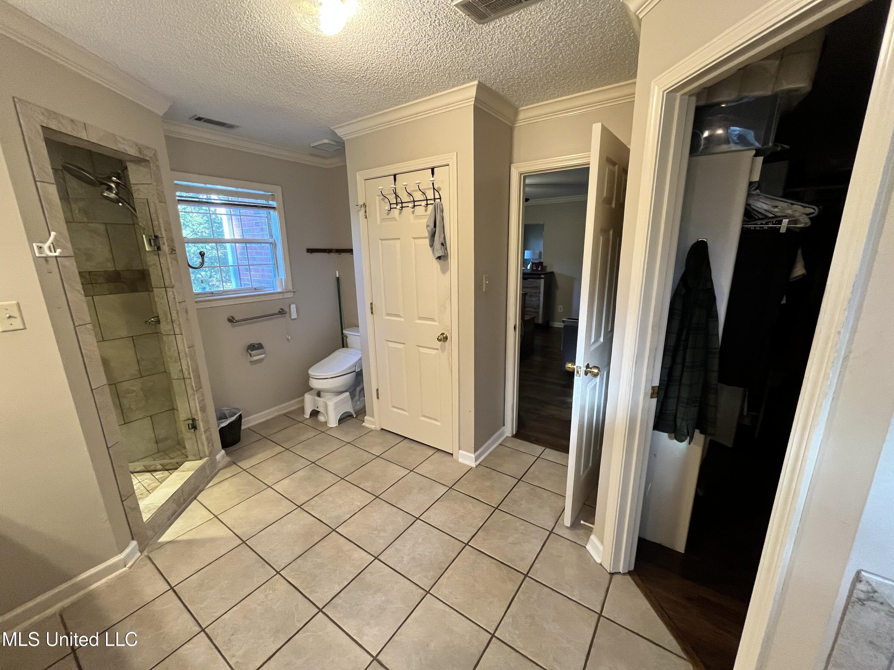 5816 N Rolling Pine Drive