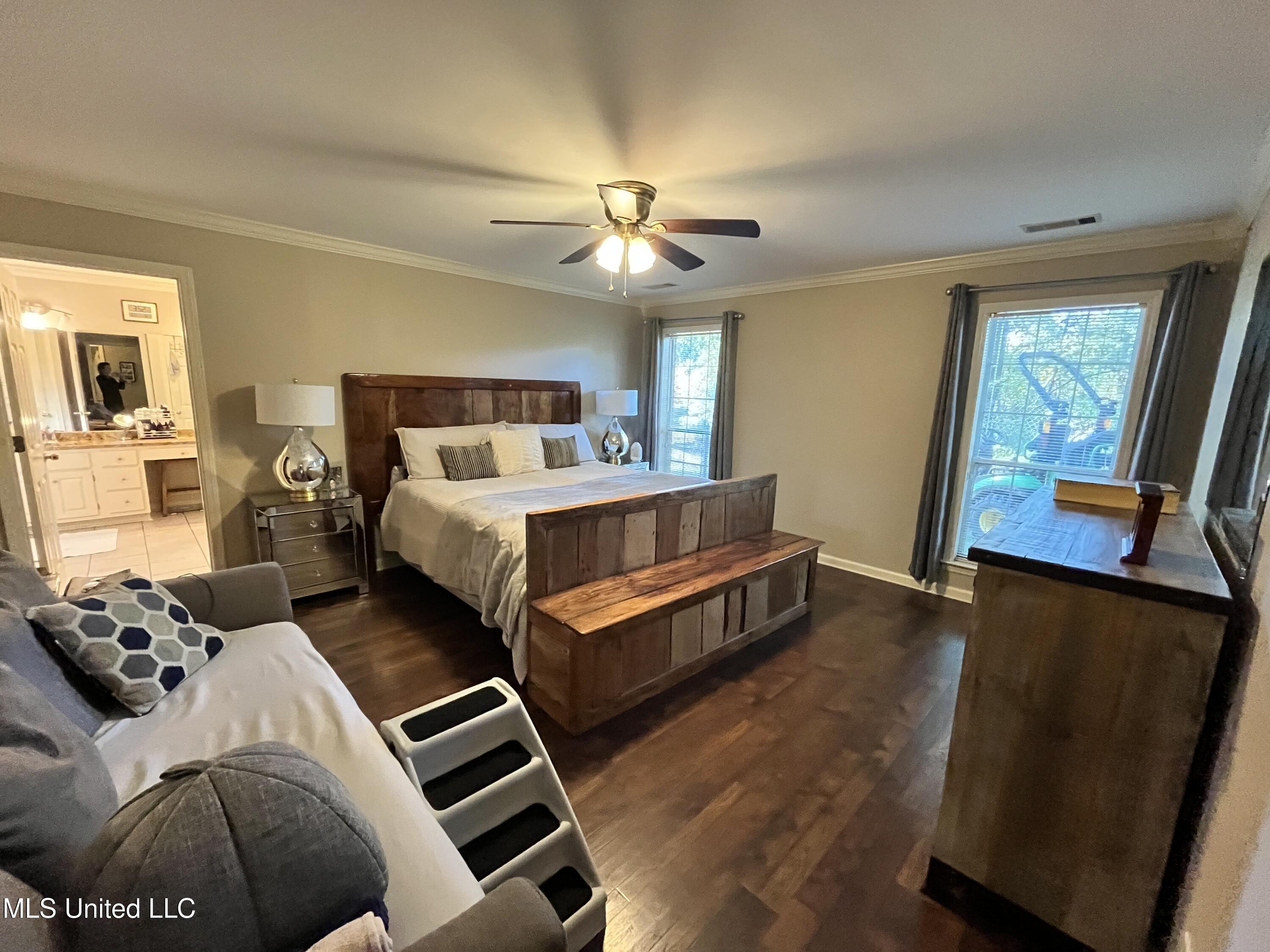 5816 N Rolling Pine Drive