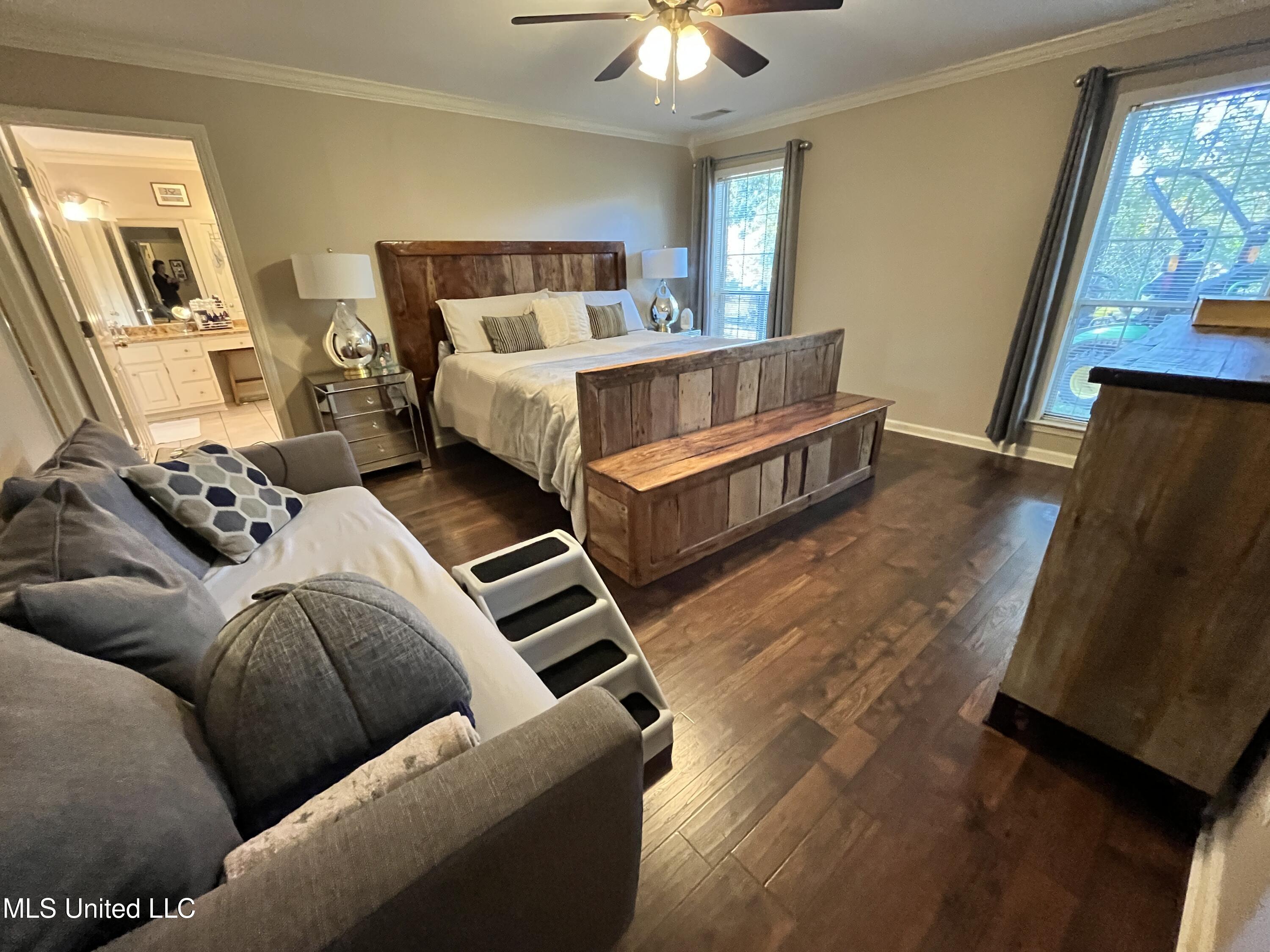 5816 N Rolling Pine Drive