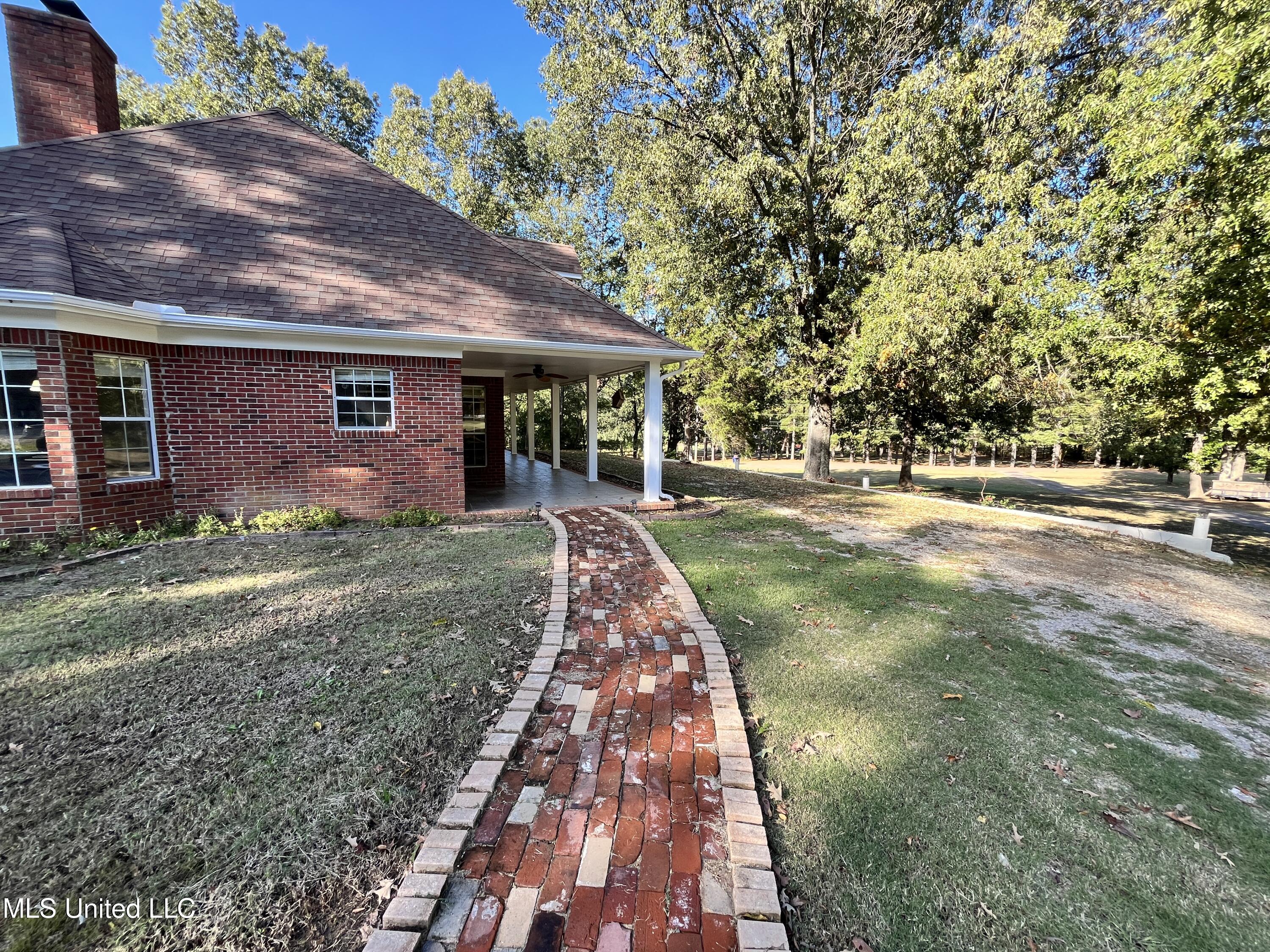 5816 N Rolling Pine Drive