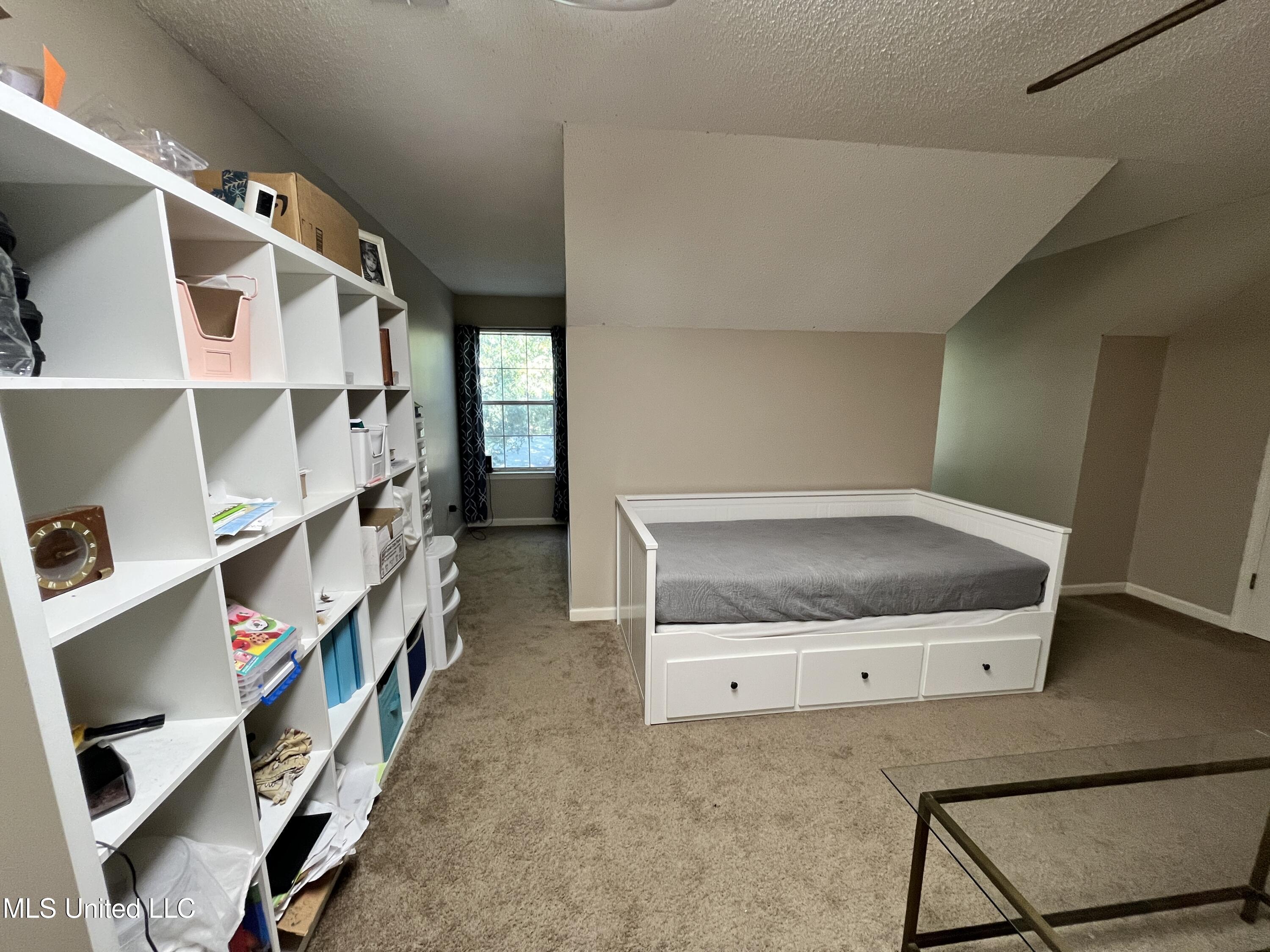 5816 N Rolling Pine Drive