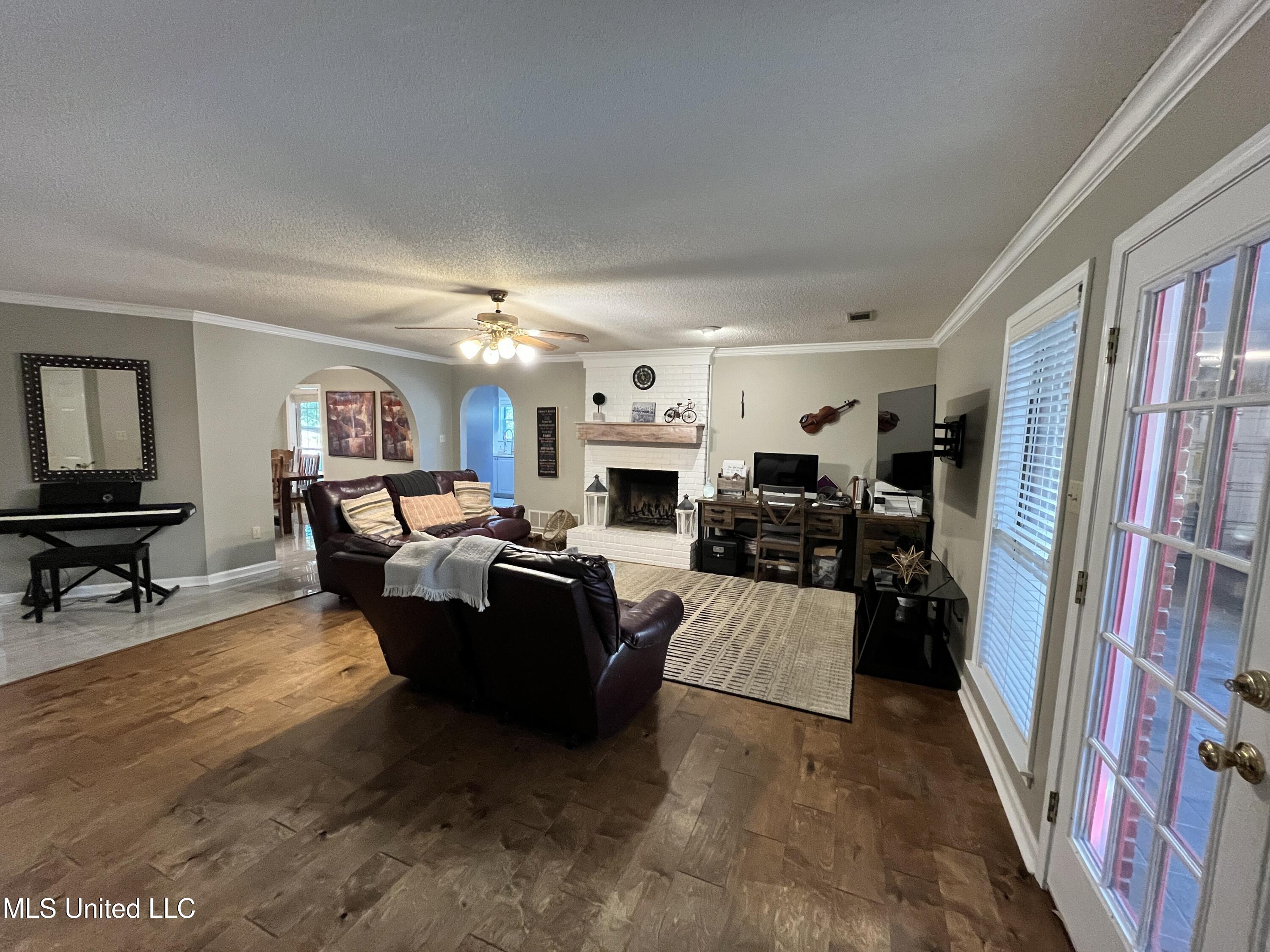 5816 N Rolling Pine Drive