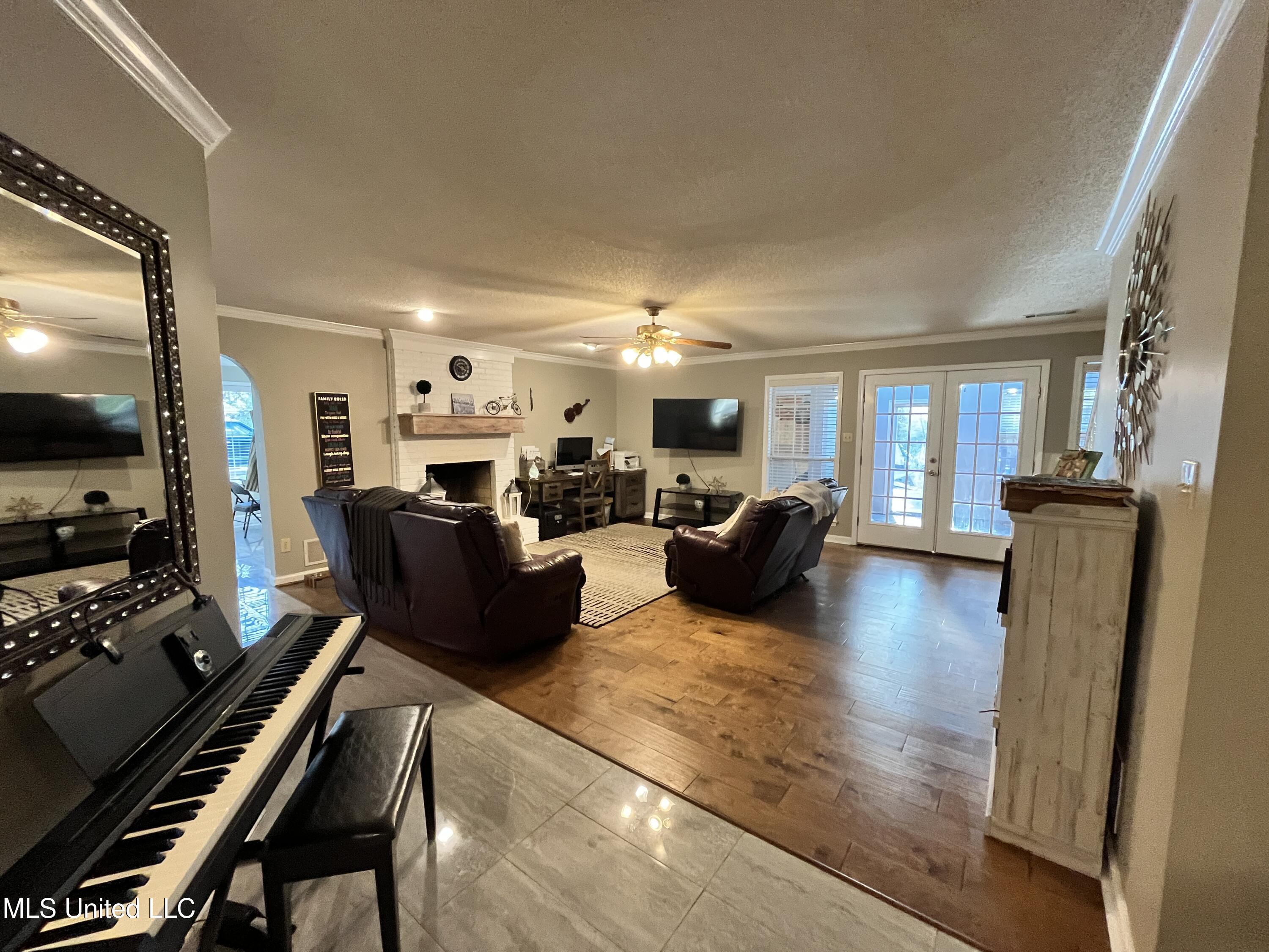 5816 N Rolling Pine Drive