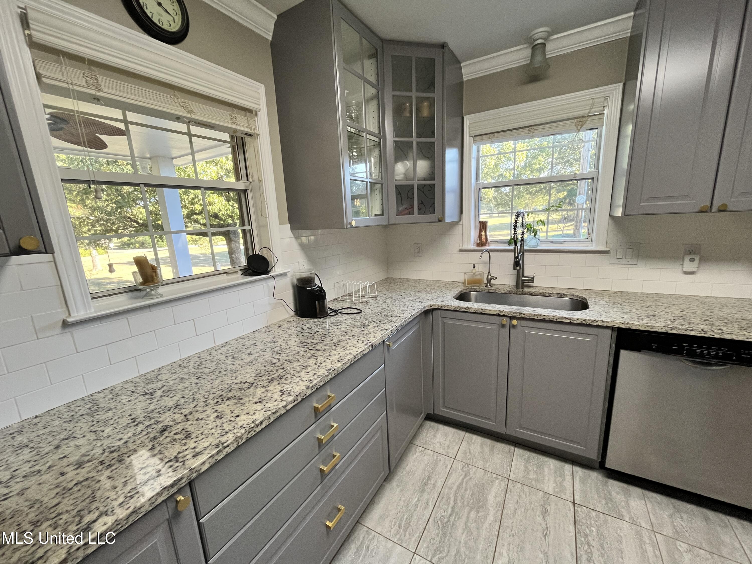 5816 N Rolling Pine Drive