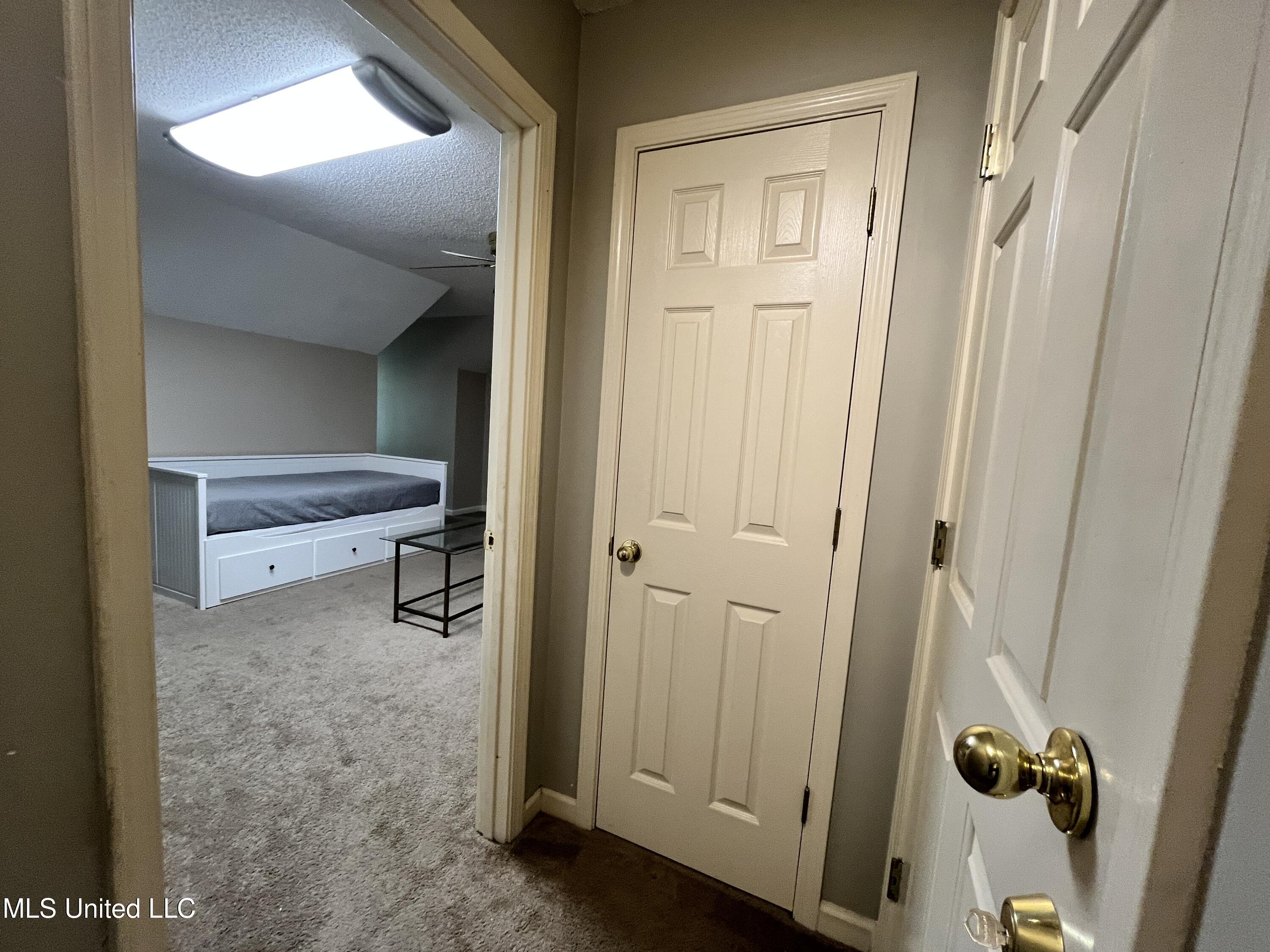 5816 N Rolling Pine Drive