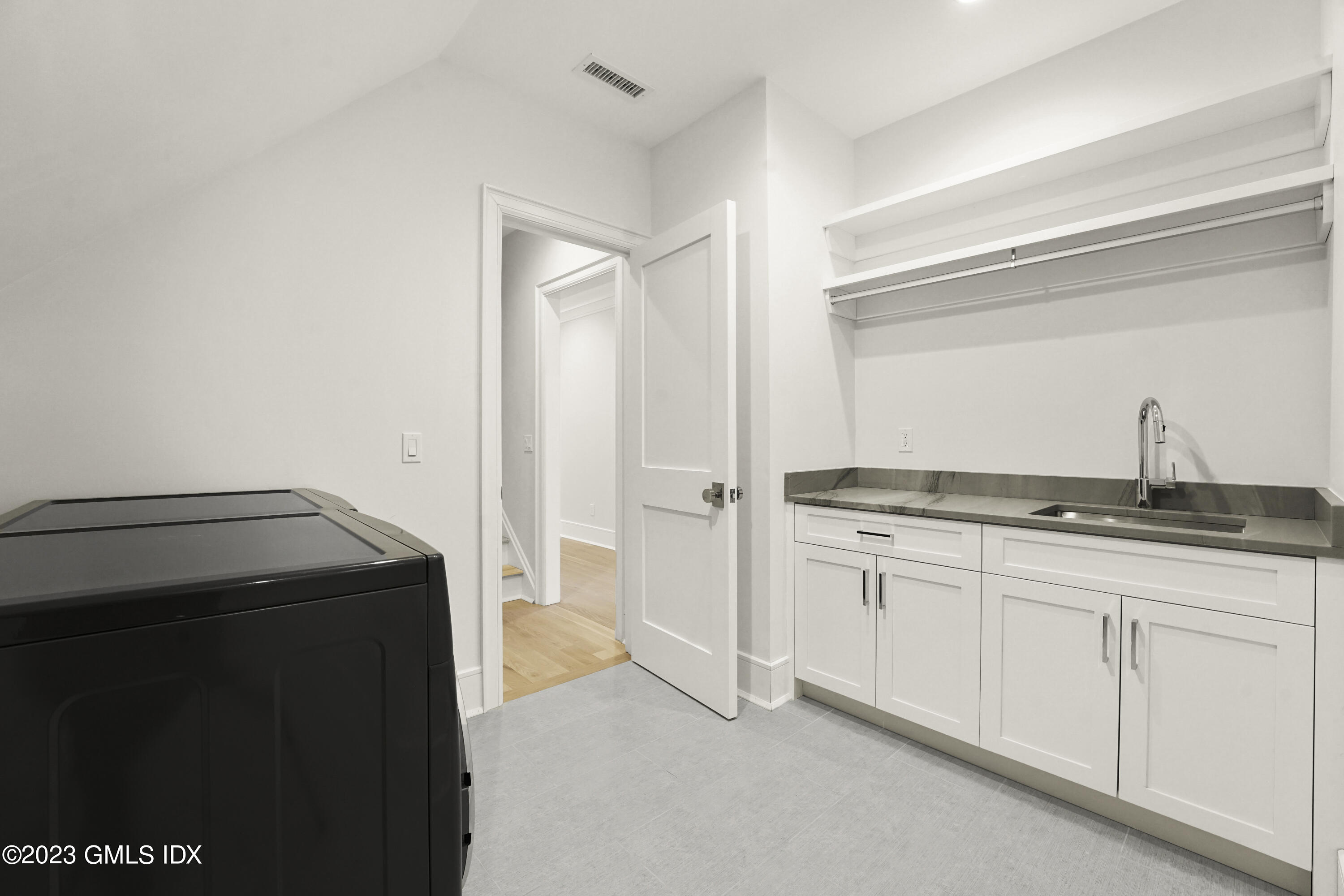 6 Pleasant View Place