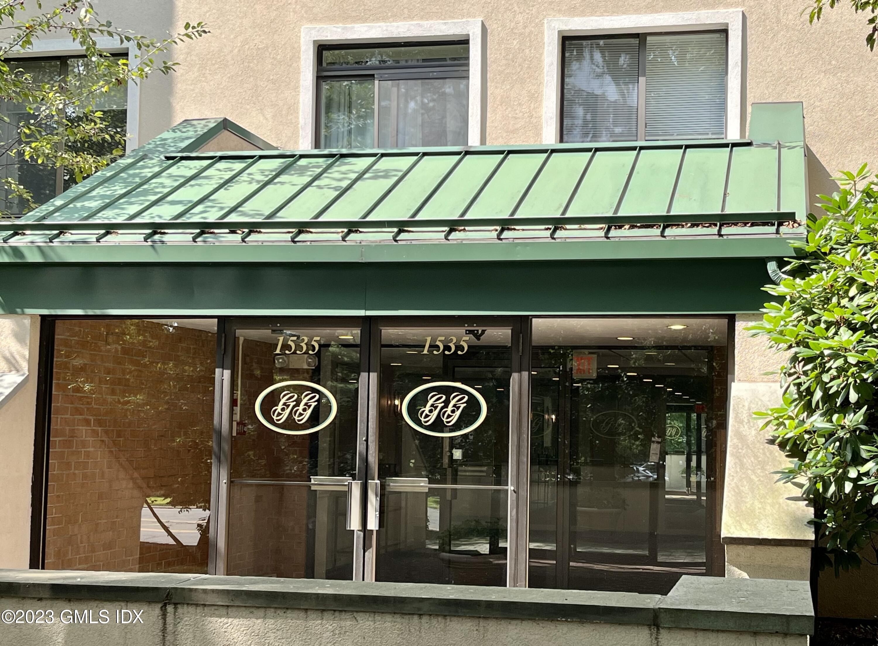 1535 E Putnam Avenue, 203