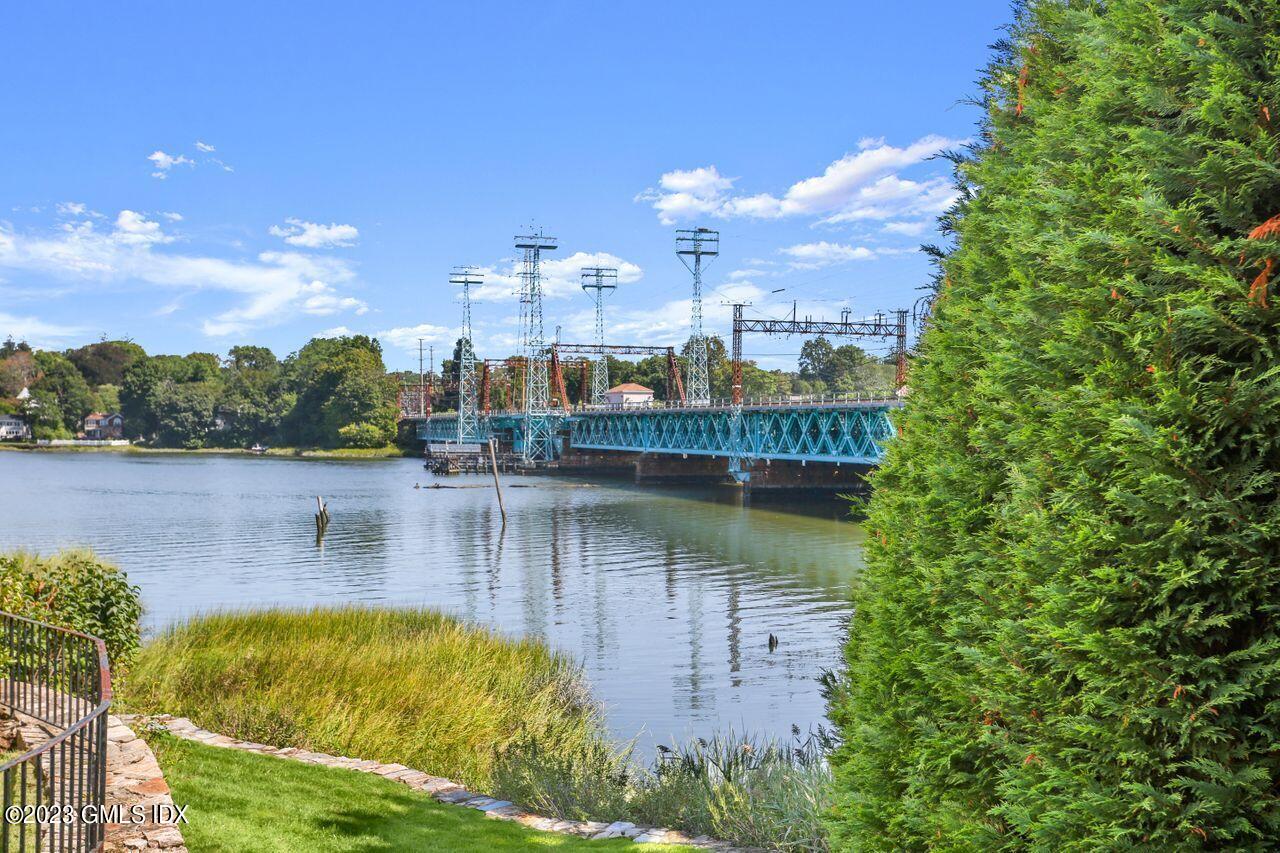 100 Strickland Road, 8