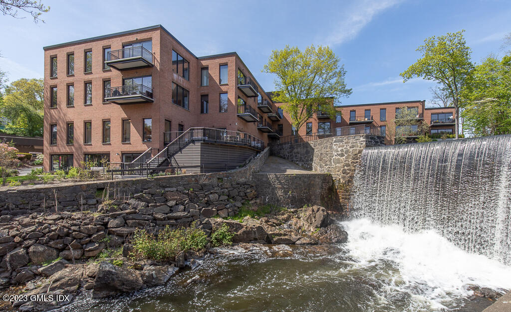 10 Glenville Street, 205