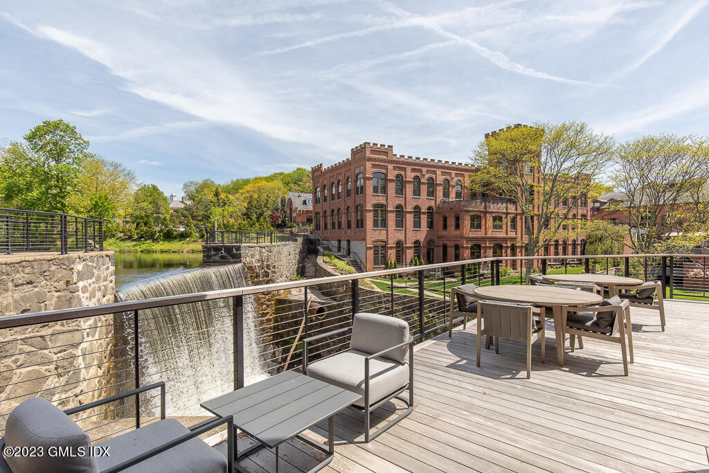 10 Glenville Street, 205