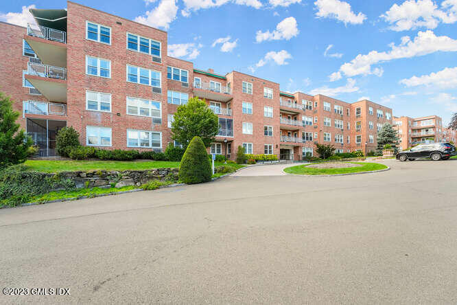 3 Putnam Hill Unit: 4H