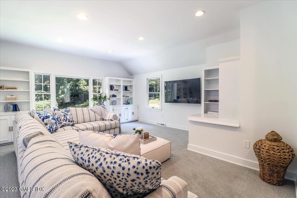 62 N Old Stone Bridge Road