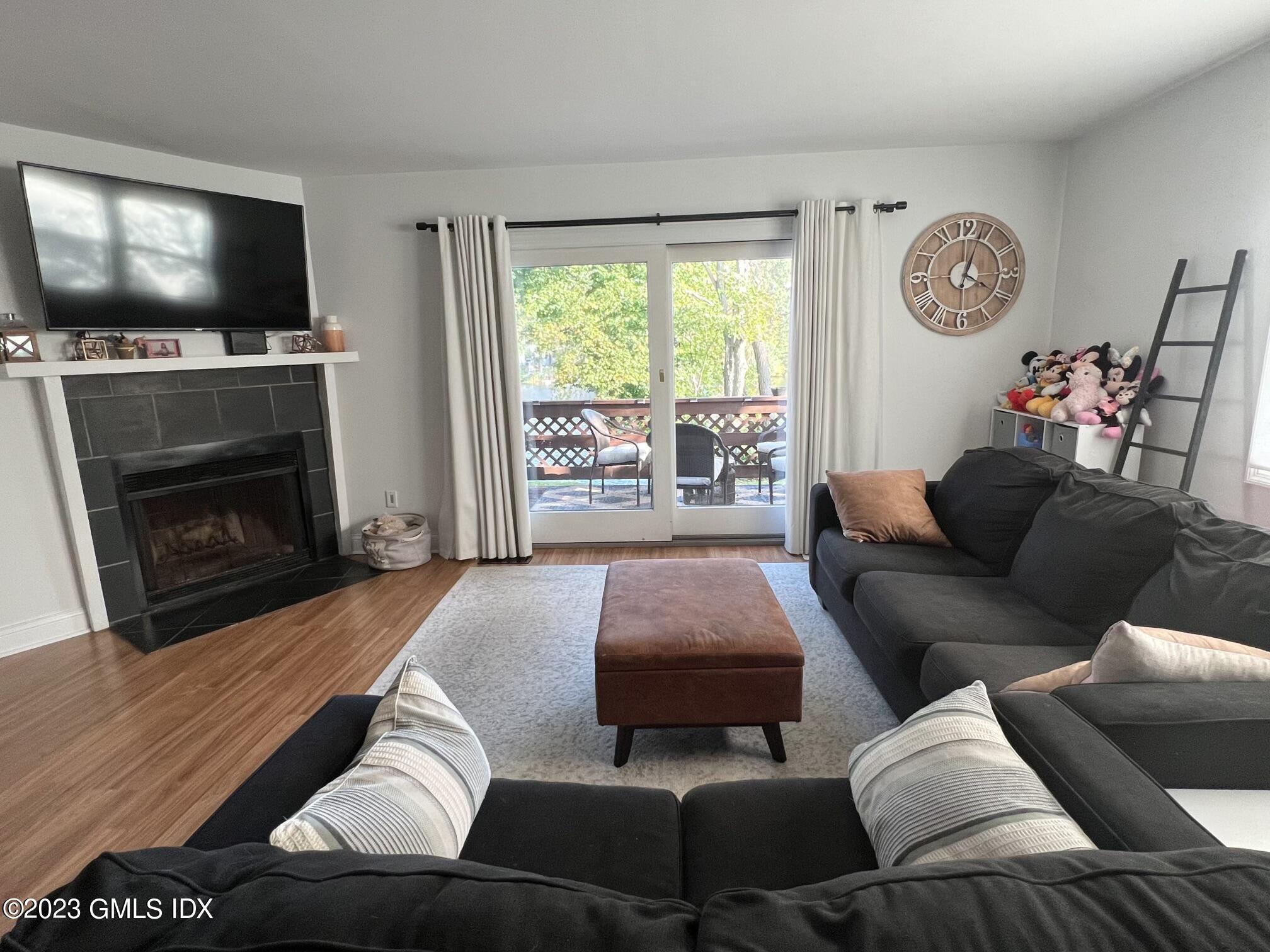 213 River Road Extension, 1