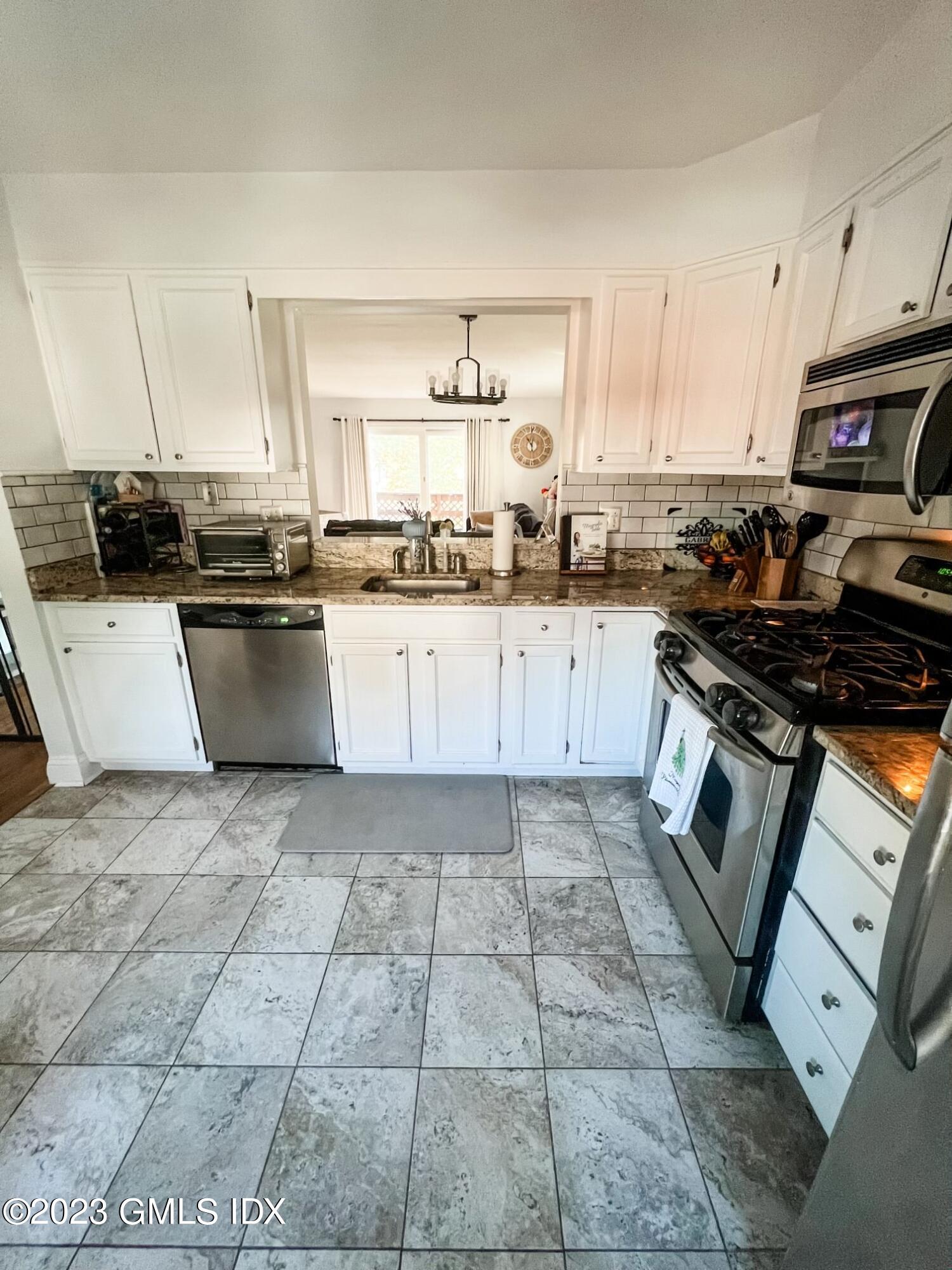 213 River Road Extension, 1