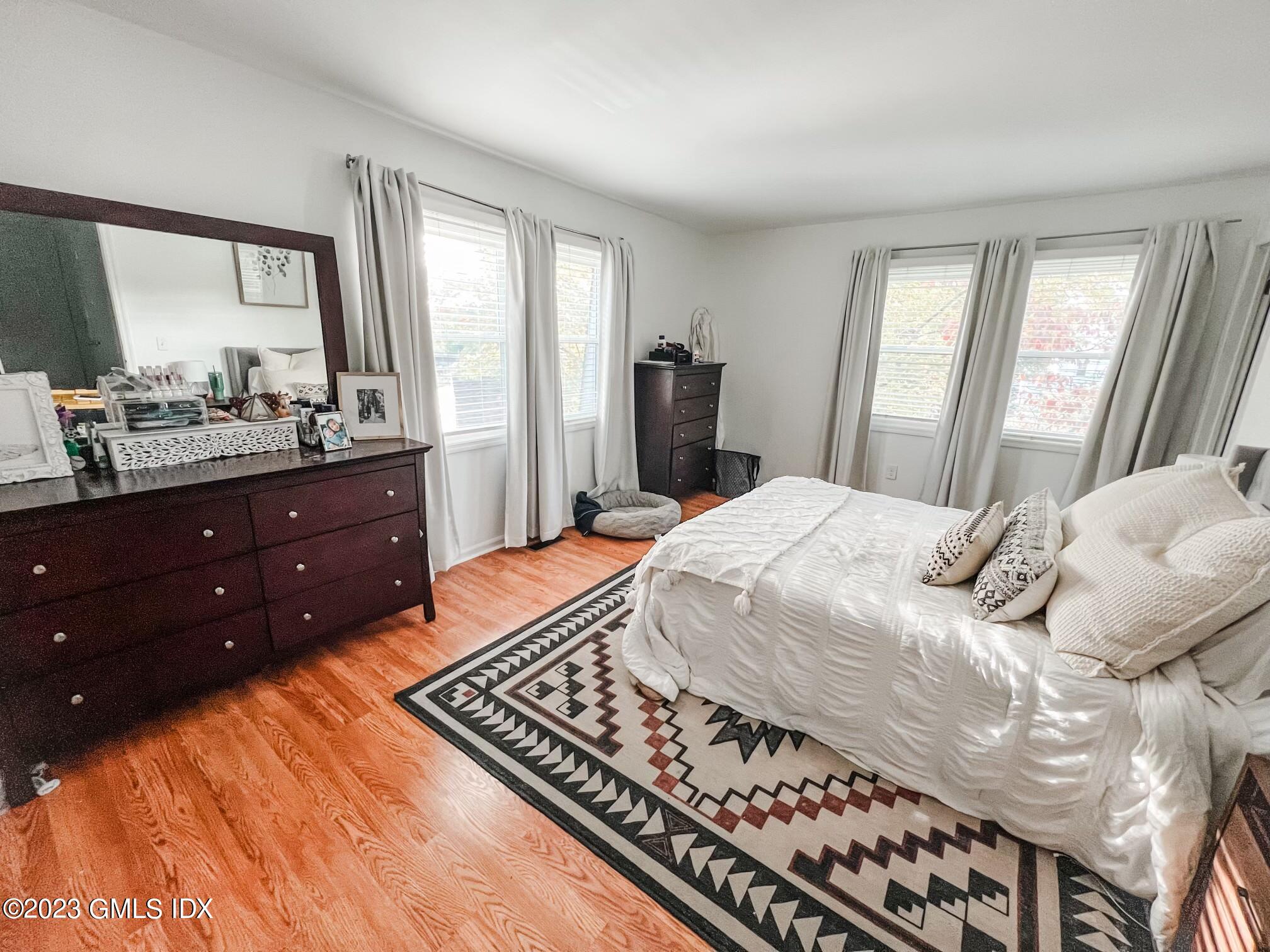 213 River Road Extension, 1