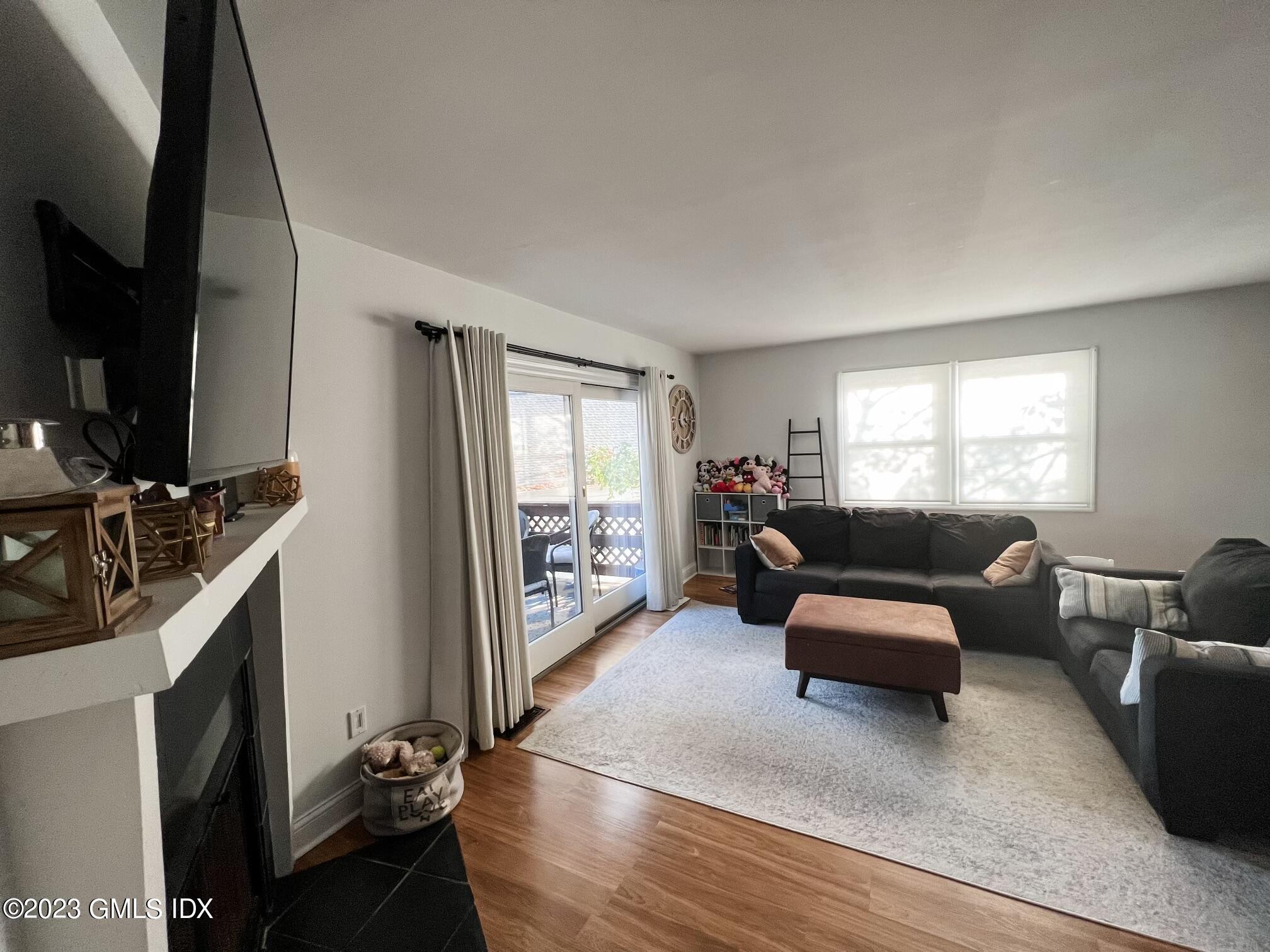 213 River Road Extension, 1