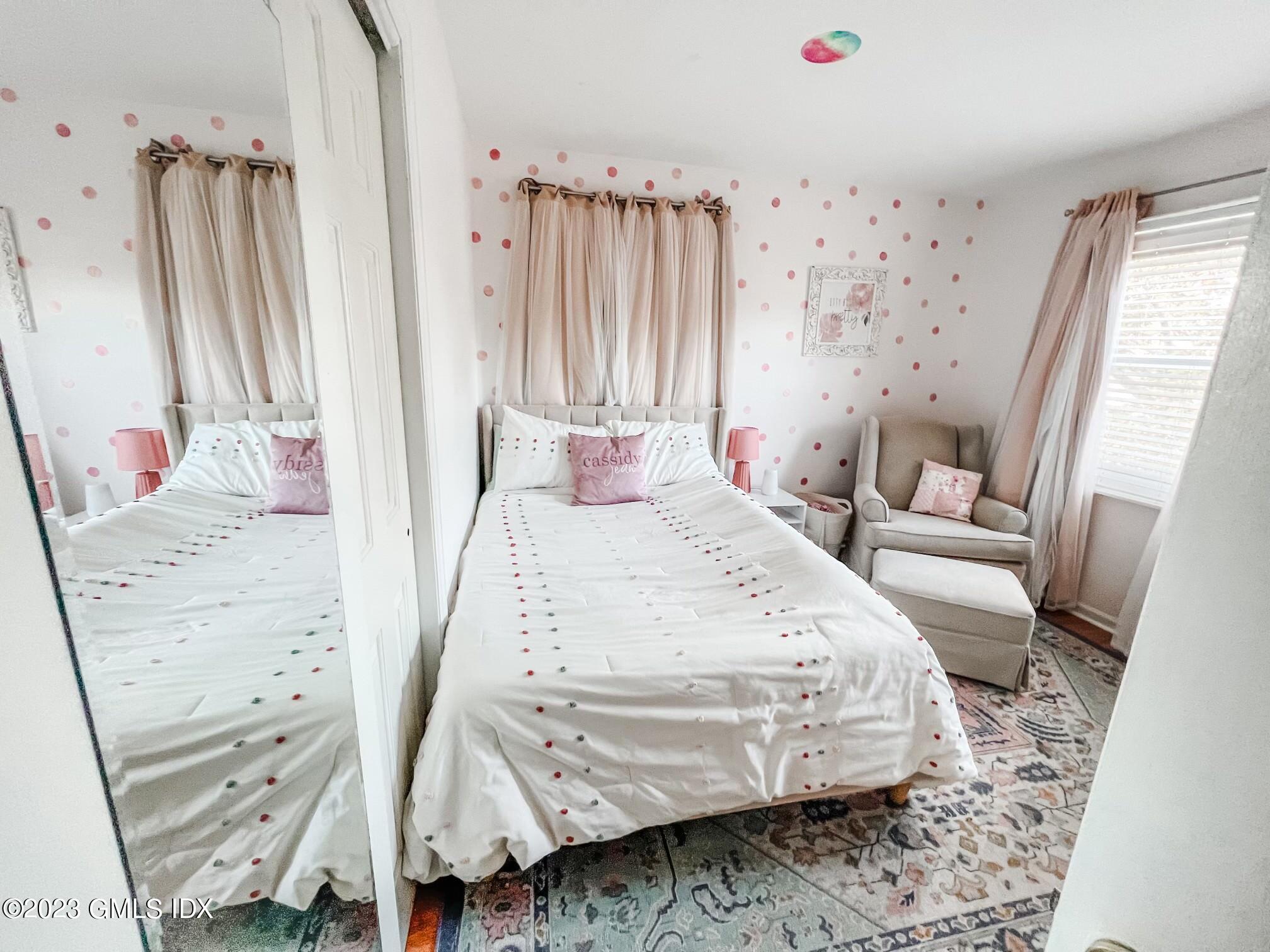 213 River Road Extension, 1