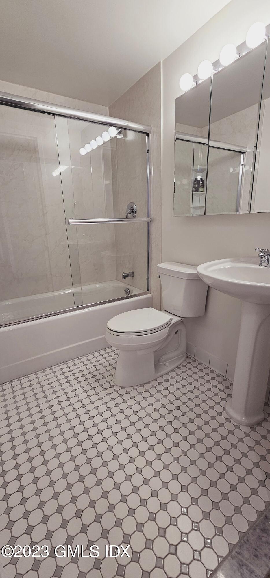 59 Courtland Avenue, 1Q