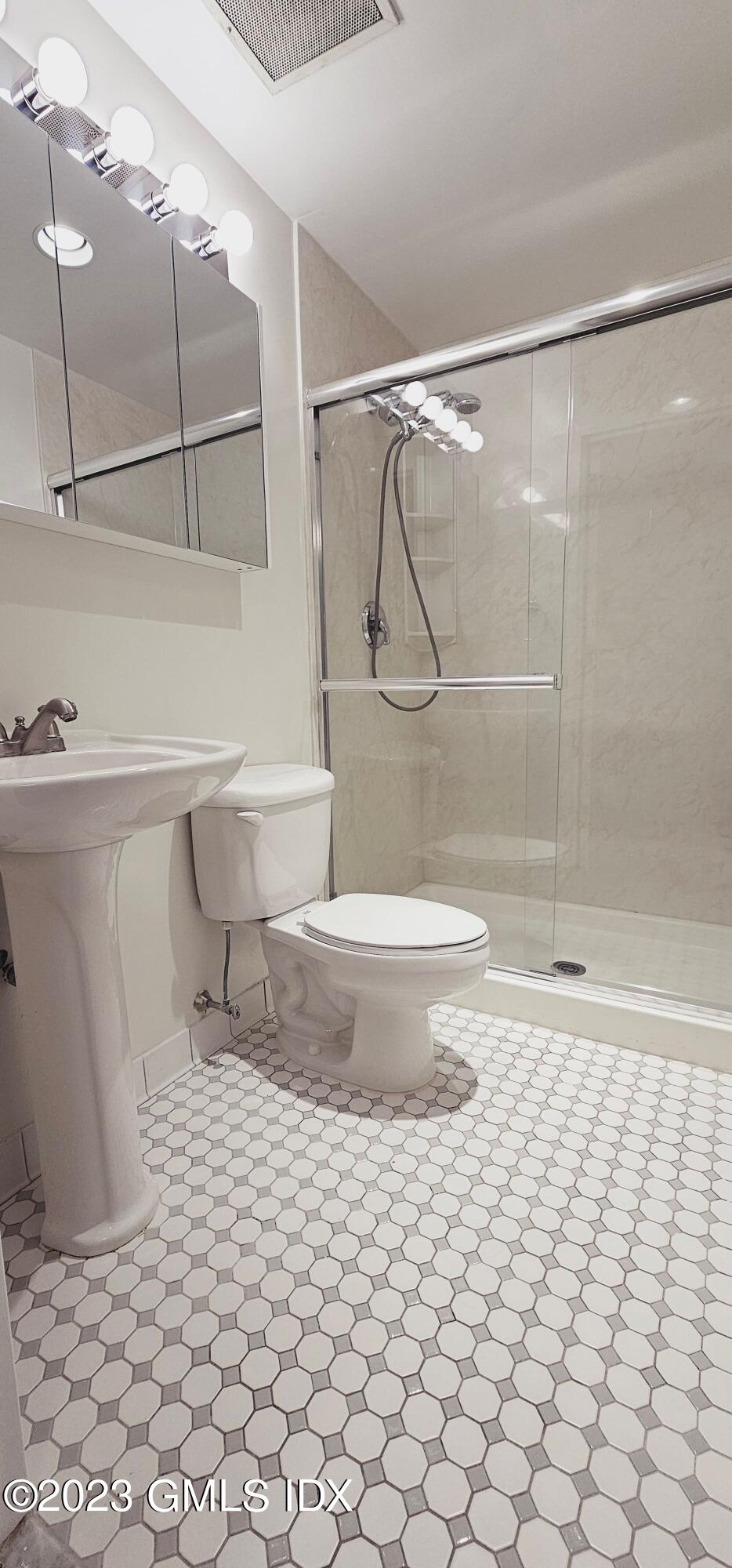 59 Courtland Avenue, 1Q