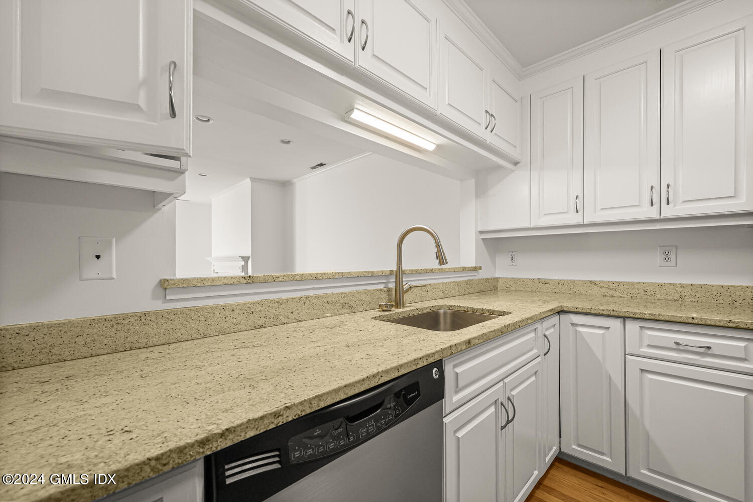 51 Forest Avenue, 82