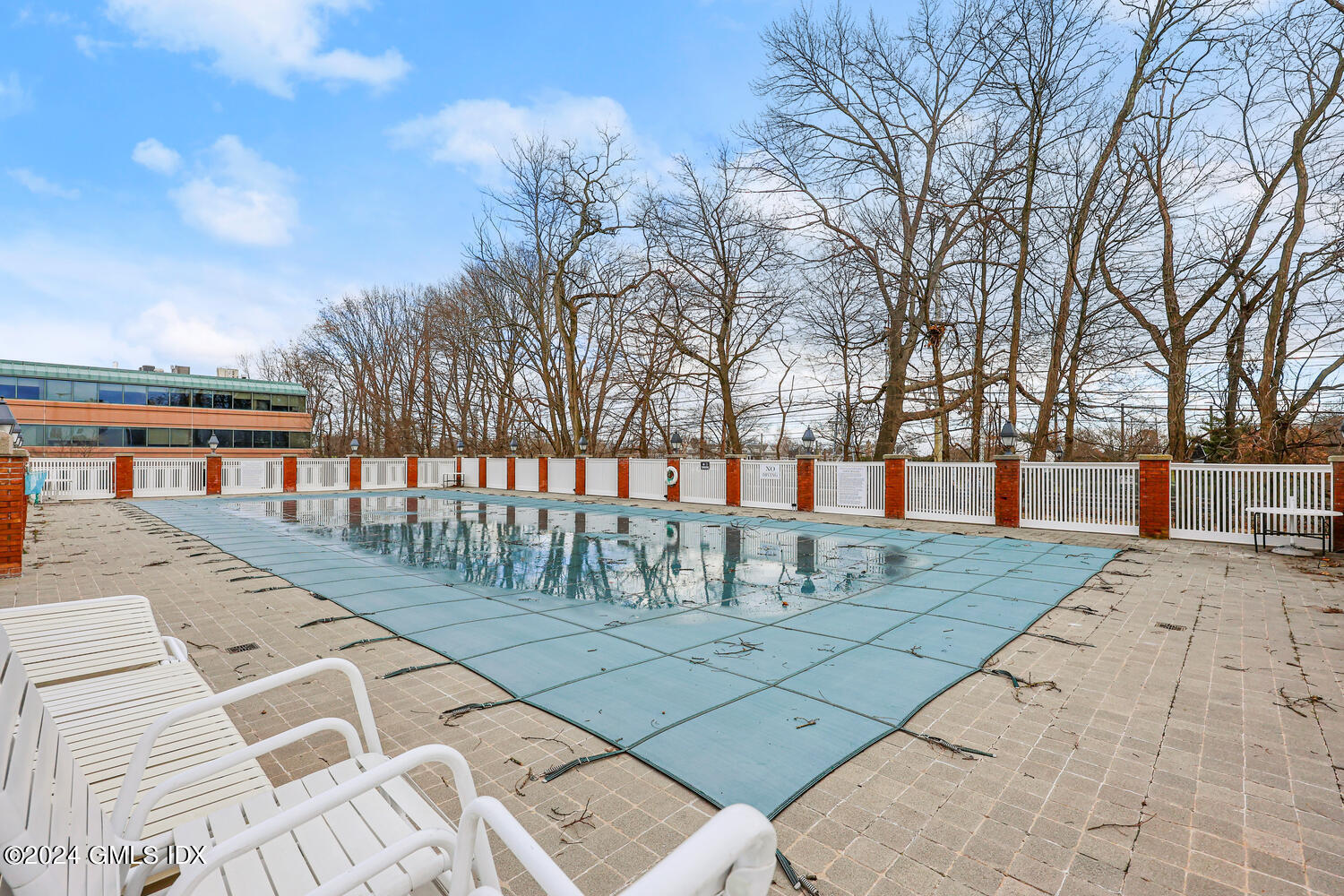 51 Forest Avenue, 82