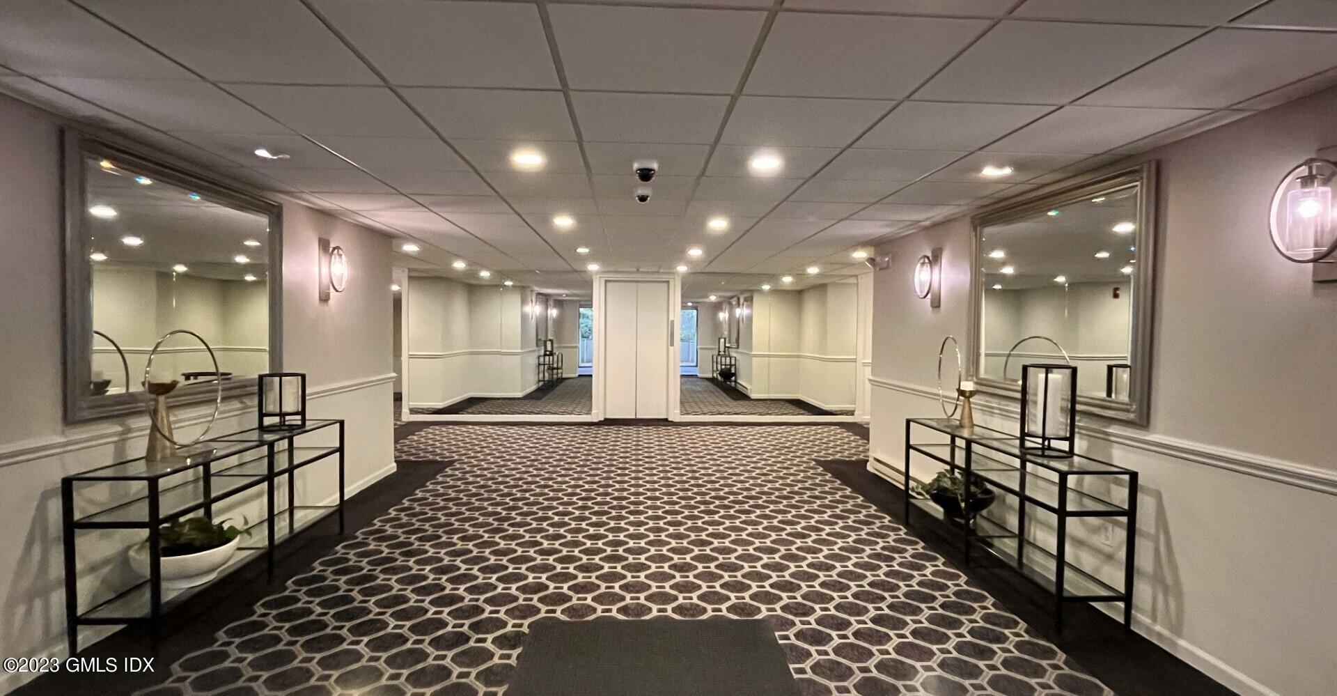 1525 E Putnam Avenue, 304