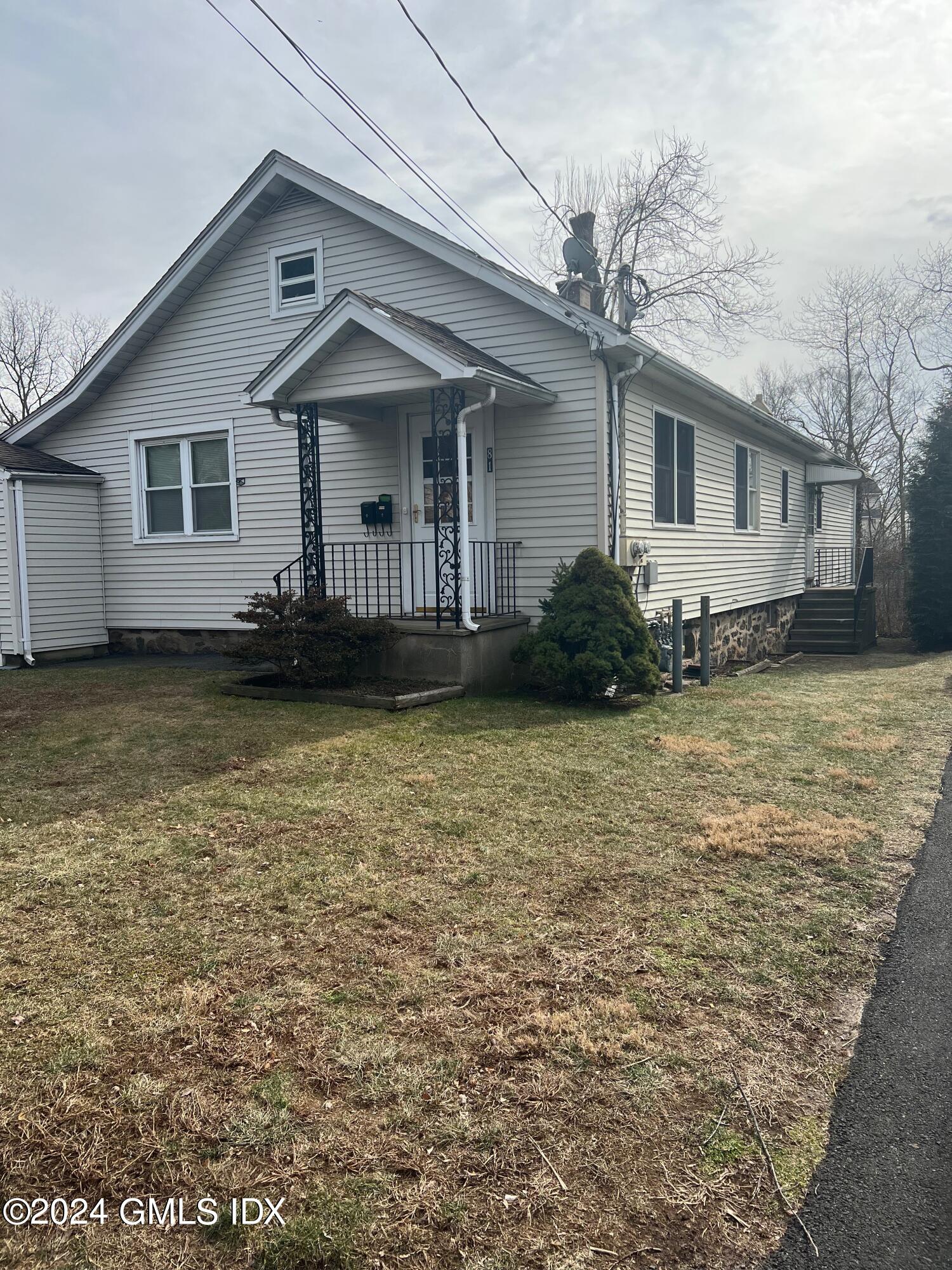 81 View Street West, Back