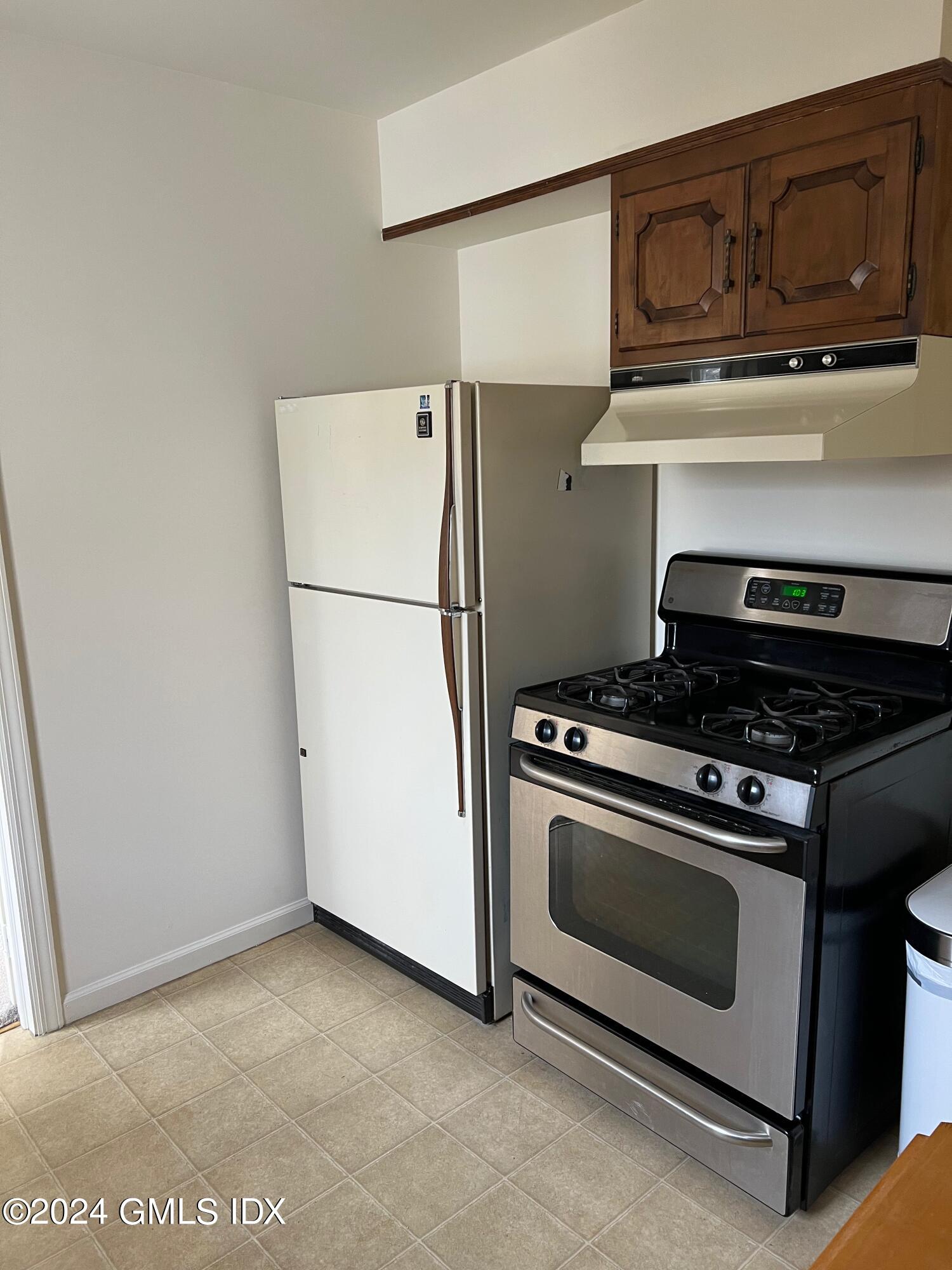 81 View Street West, Back