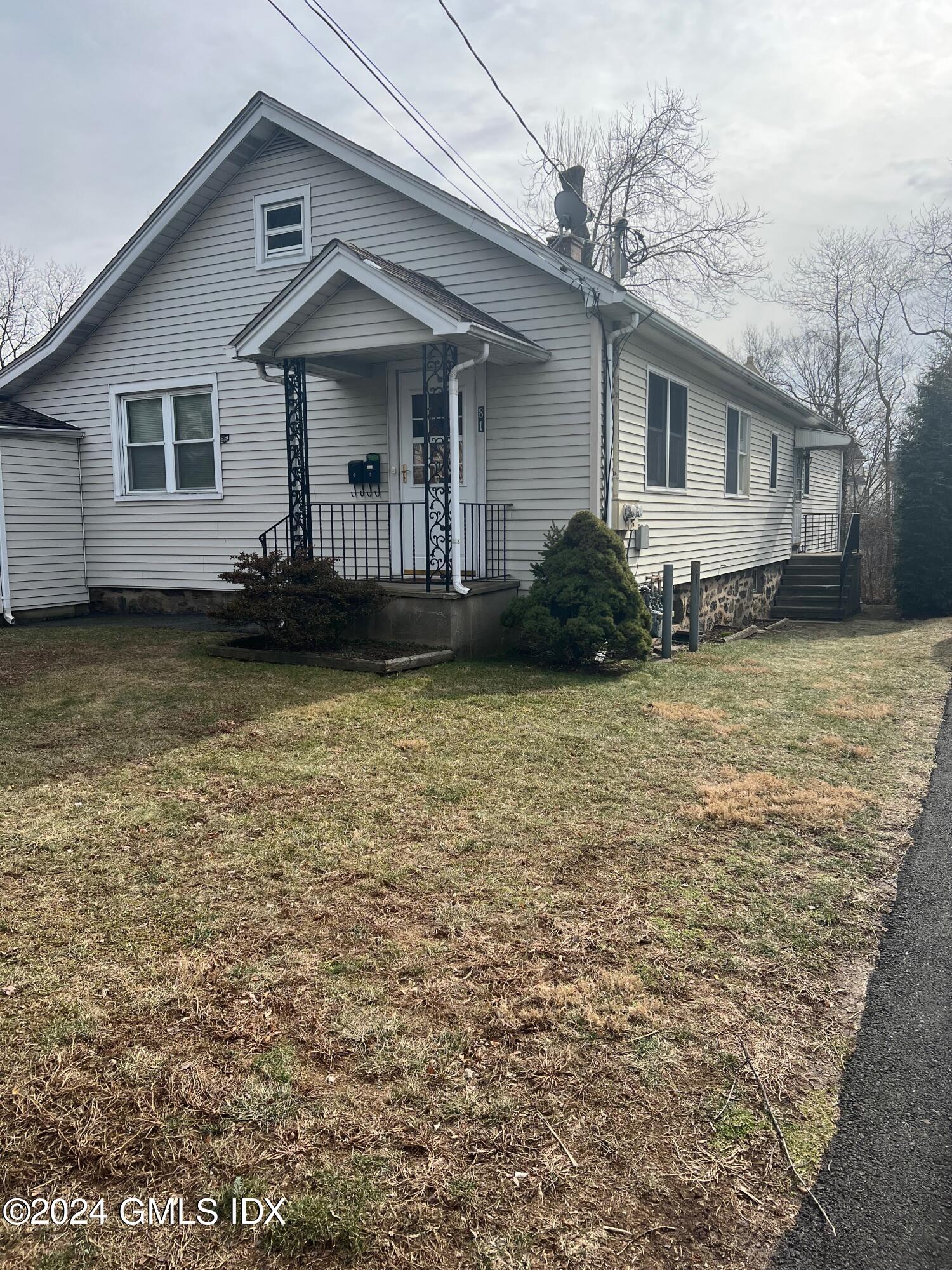 81 View Street West, Back