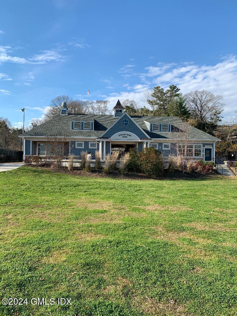 81 View Street West, Back