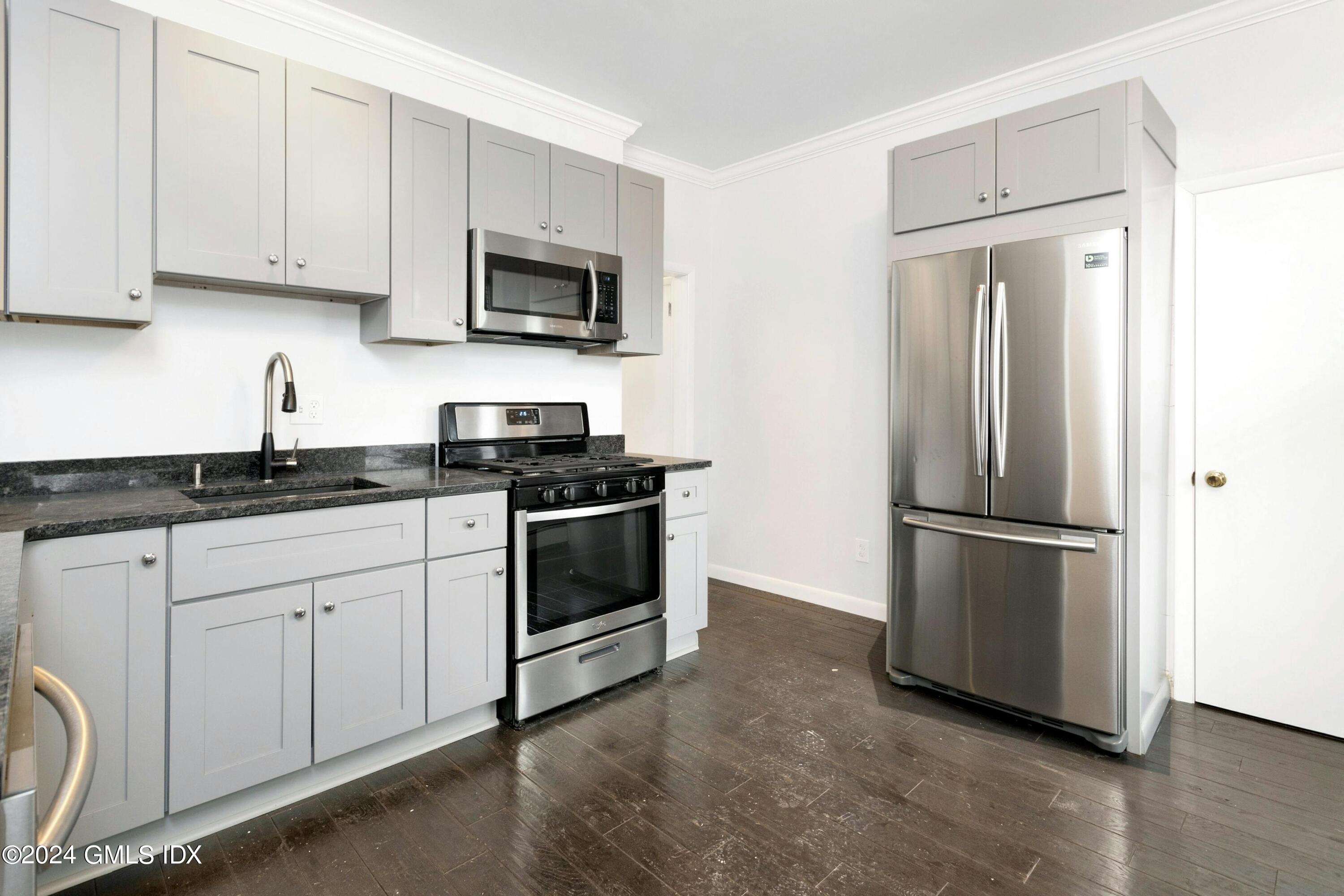 3 Old Field Point Road, 3