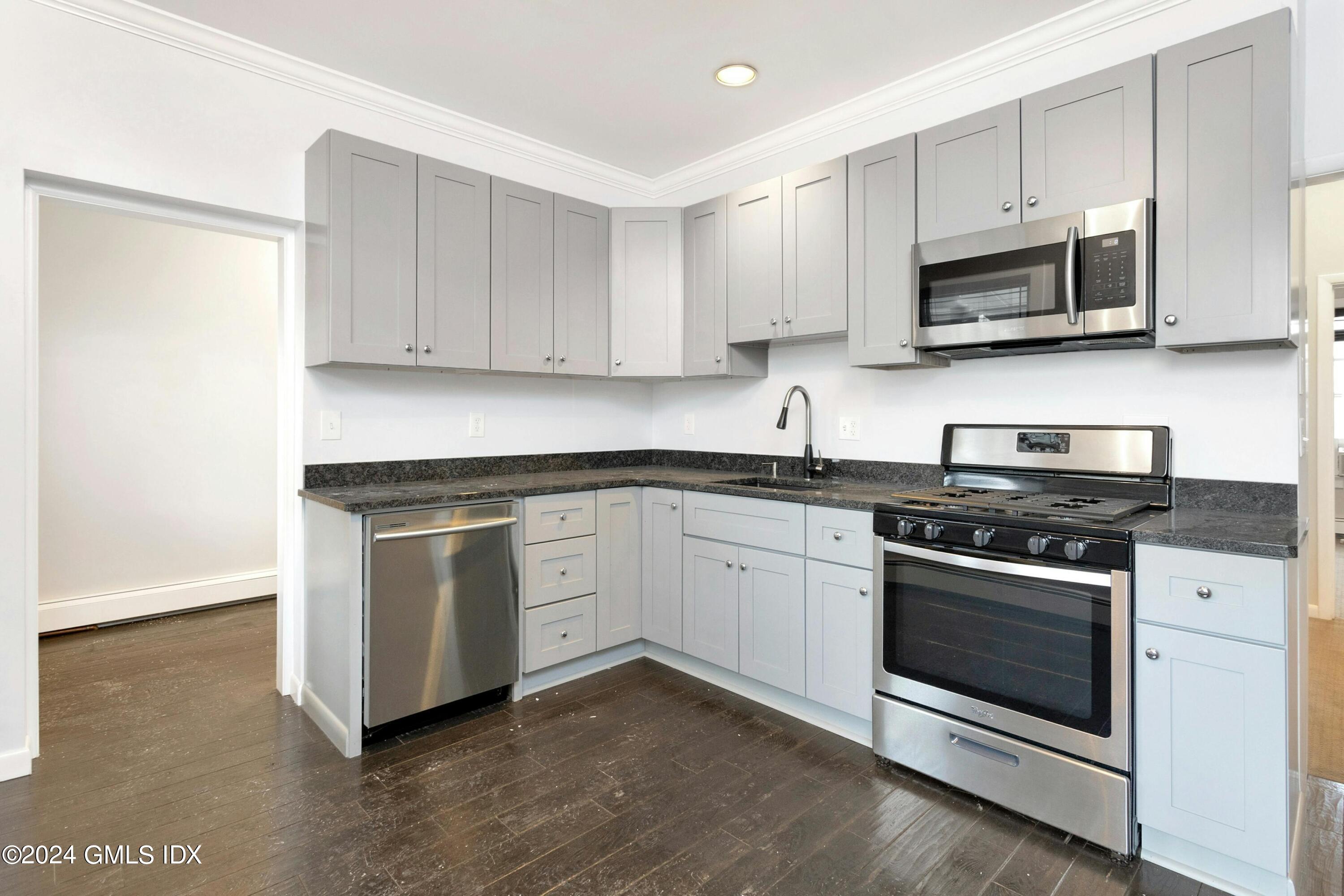 3 Old Field Point Road, 3