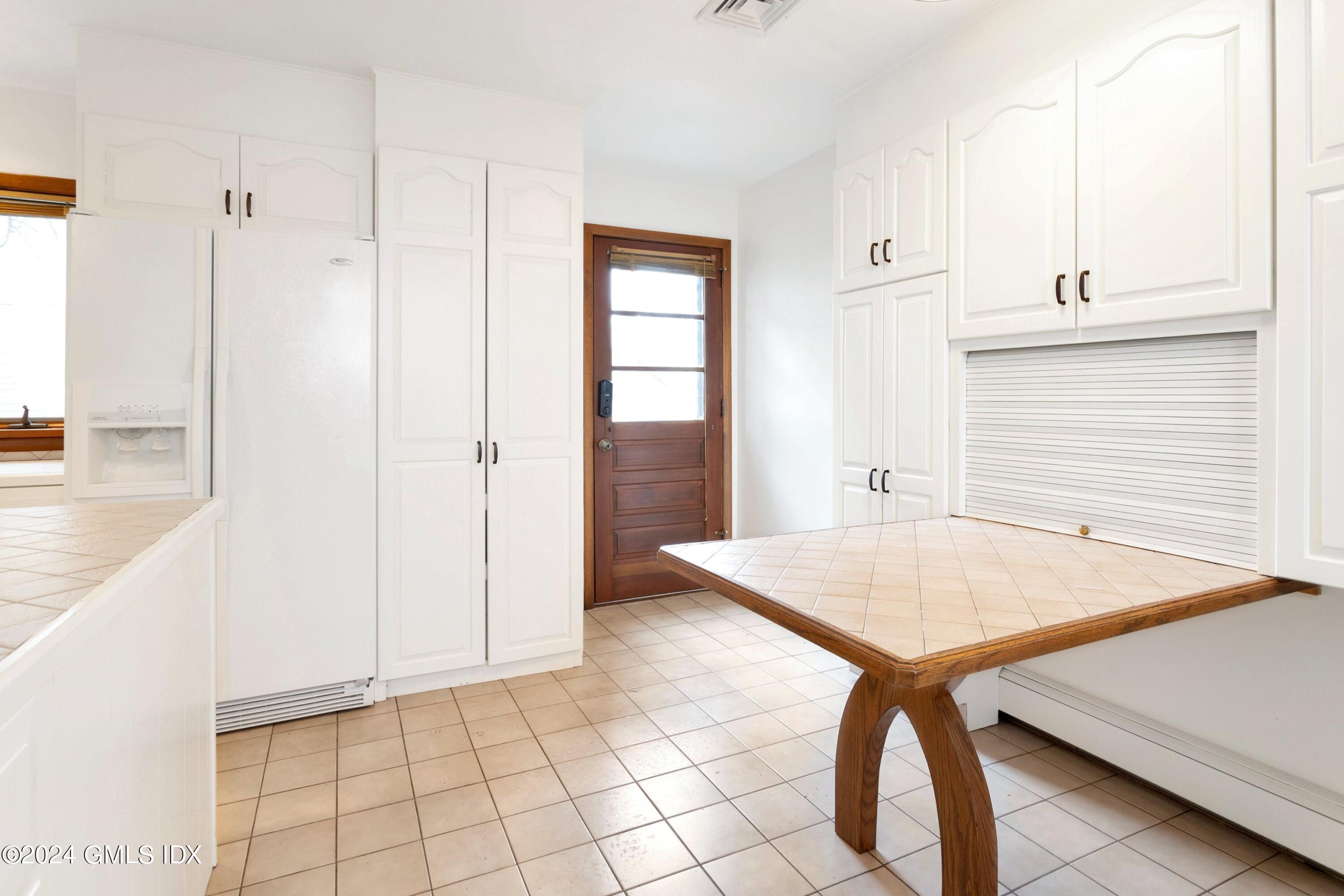 3 Old Field Point Road, 1