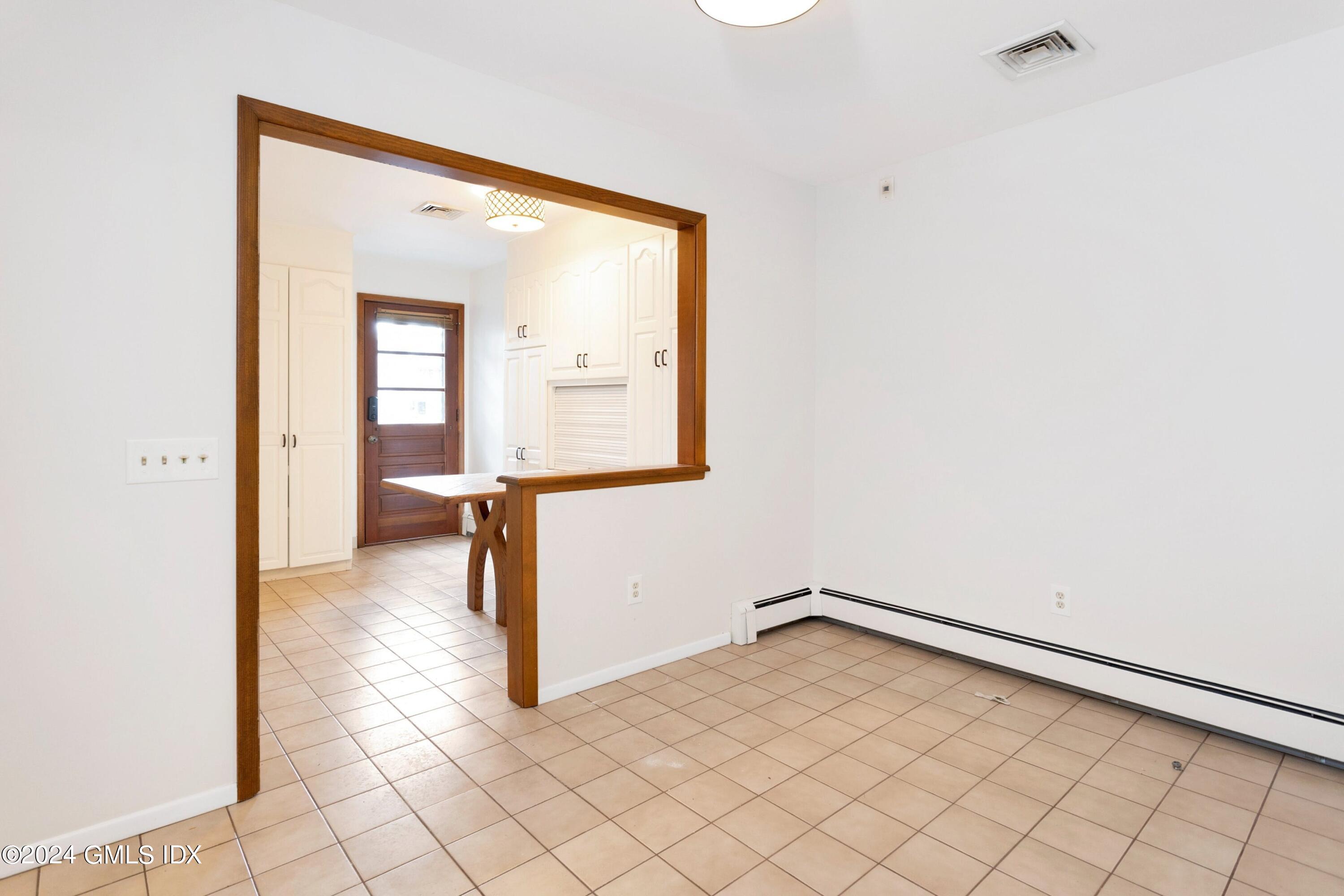 3 Old Field Point Road, 1