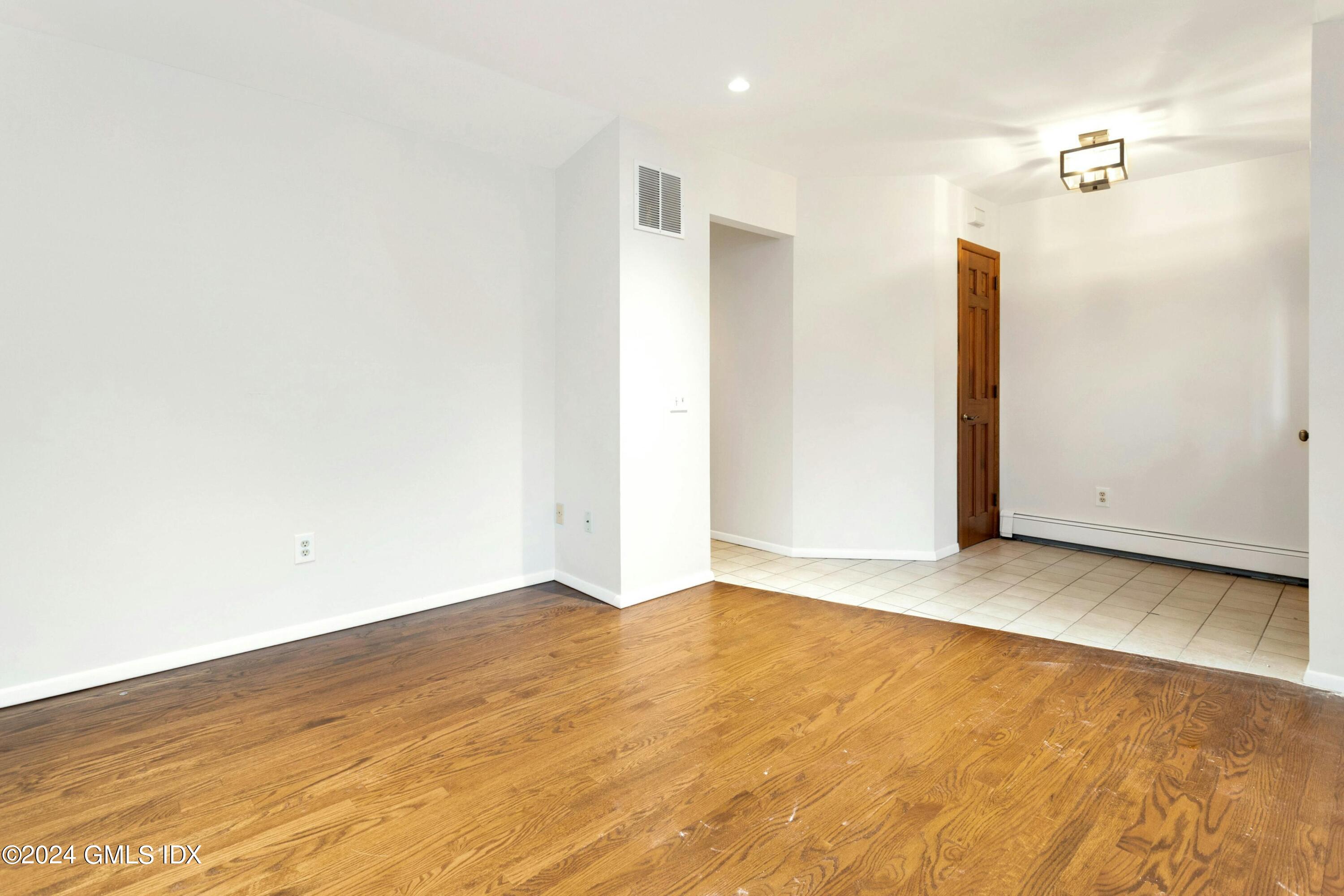 3 Old Field Point Road, 1