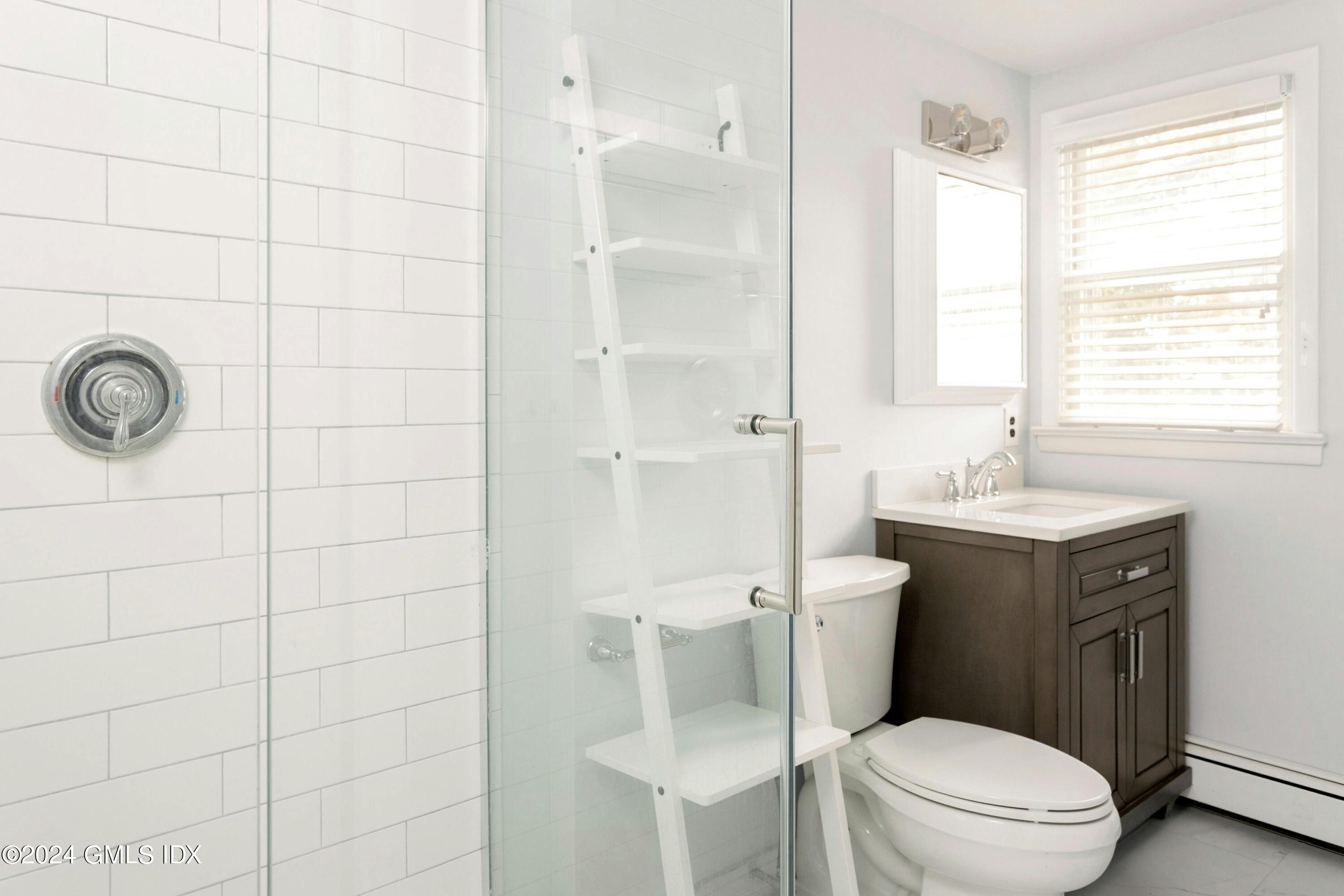 3 Old Field Point Road, 4