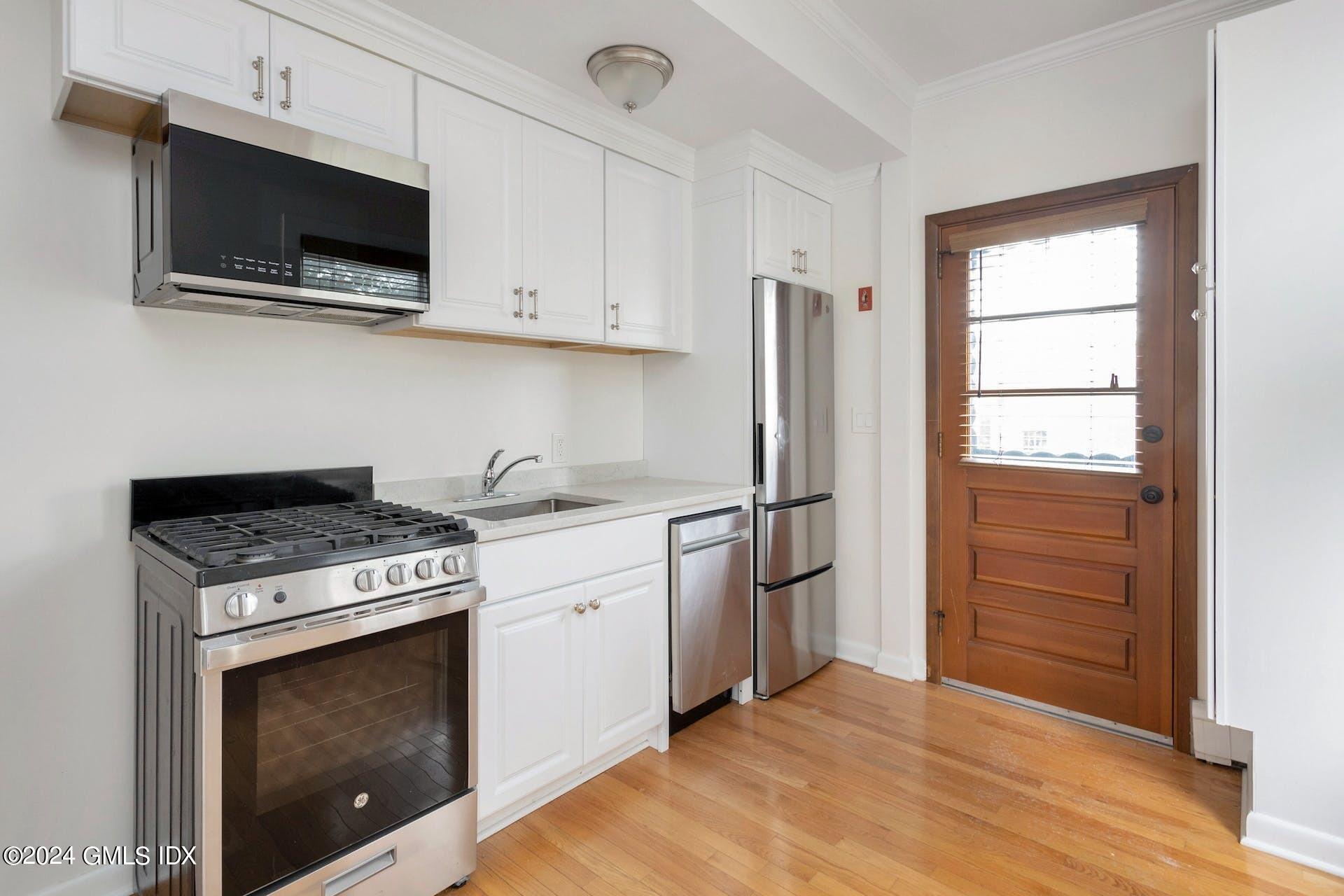 3 Old Field Point Road, 2