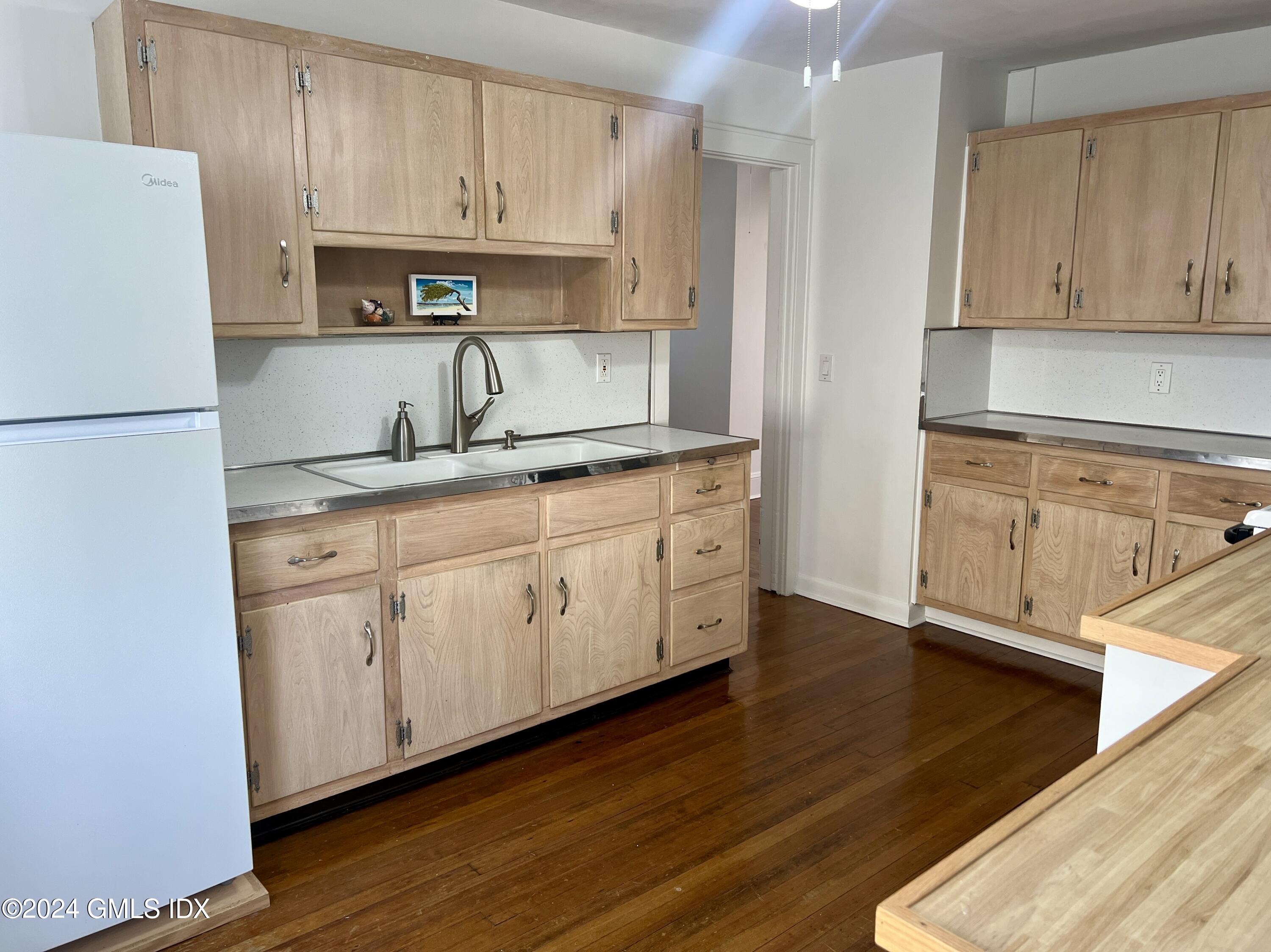 225 Hamilton Avenue, 2