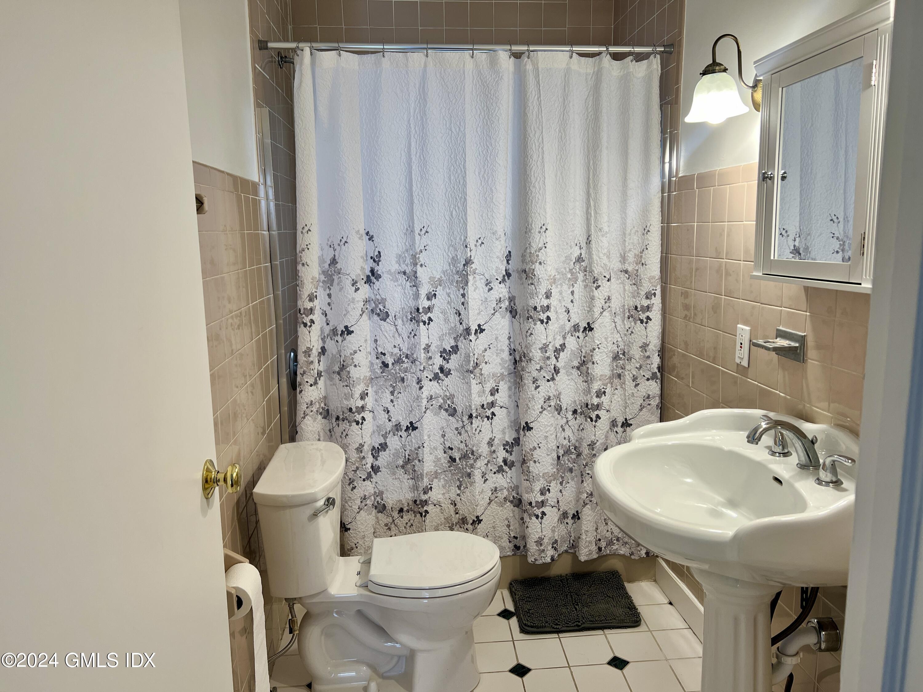 225 Hamilton Avenue, 2