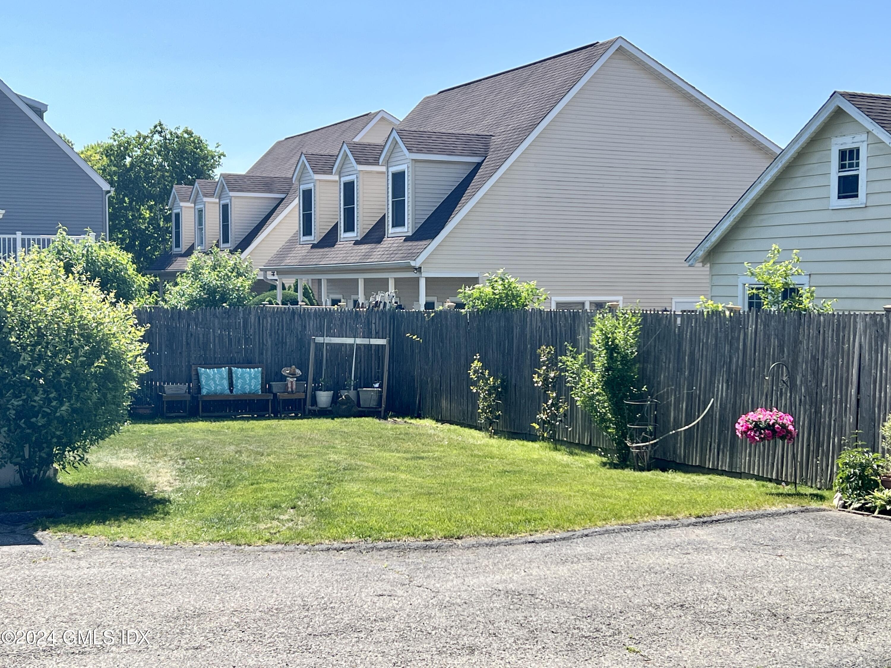 225 Hamilton Avenue, 2