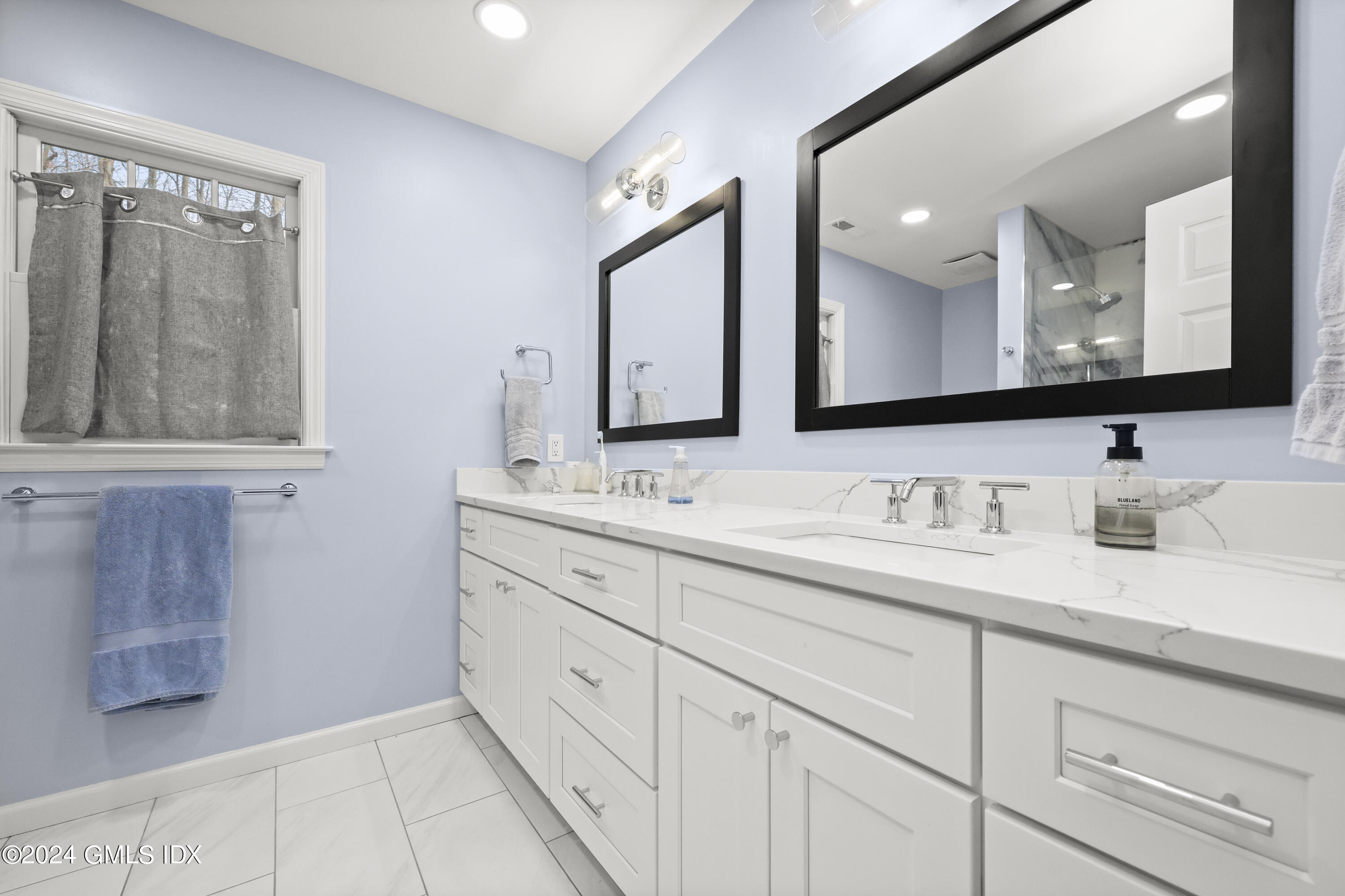 34 Loading Rock Road