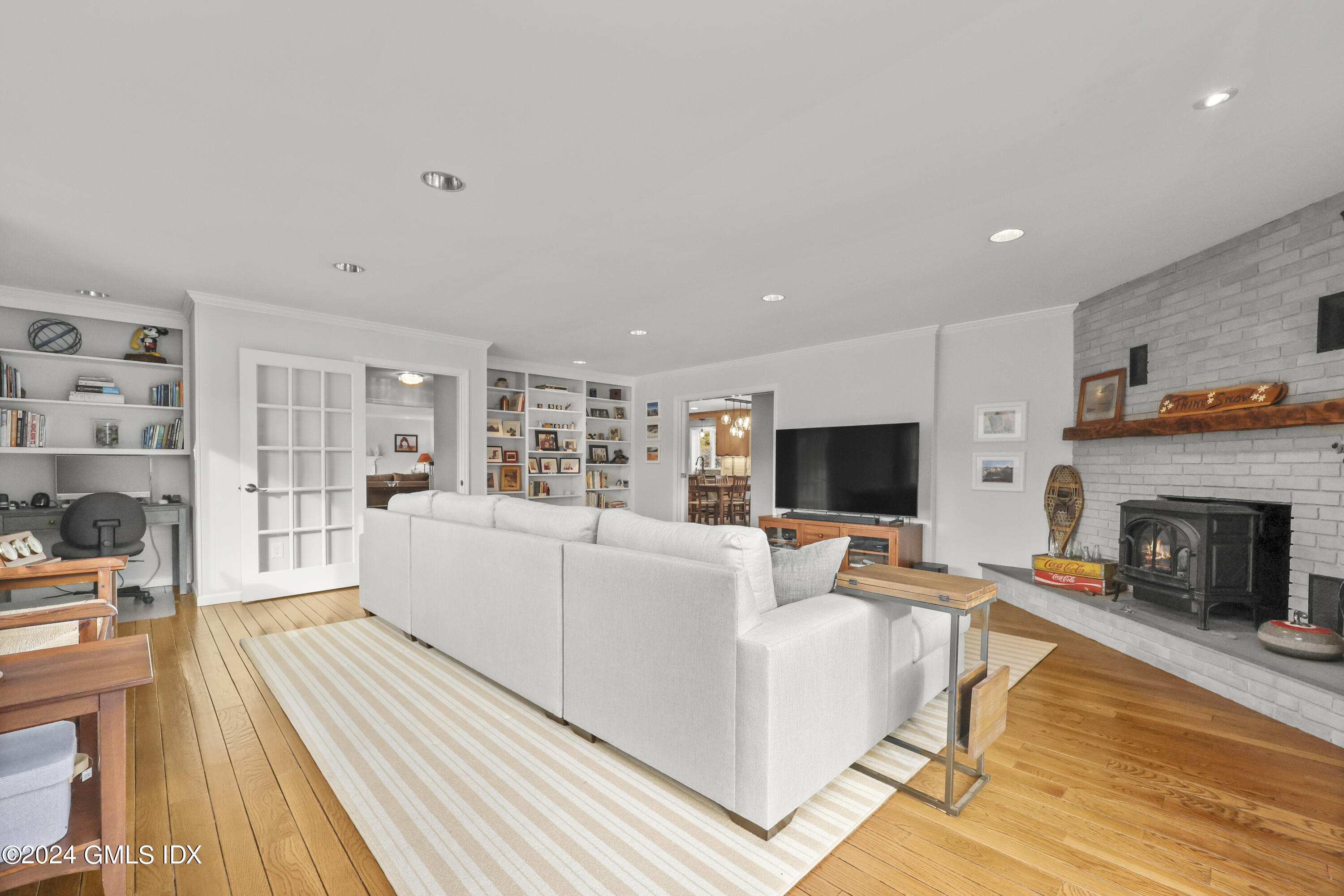 34 Loading Rock Road