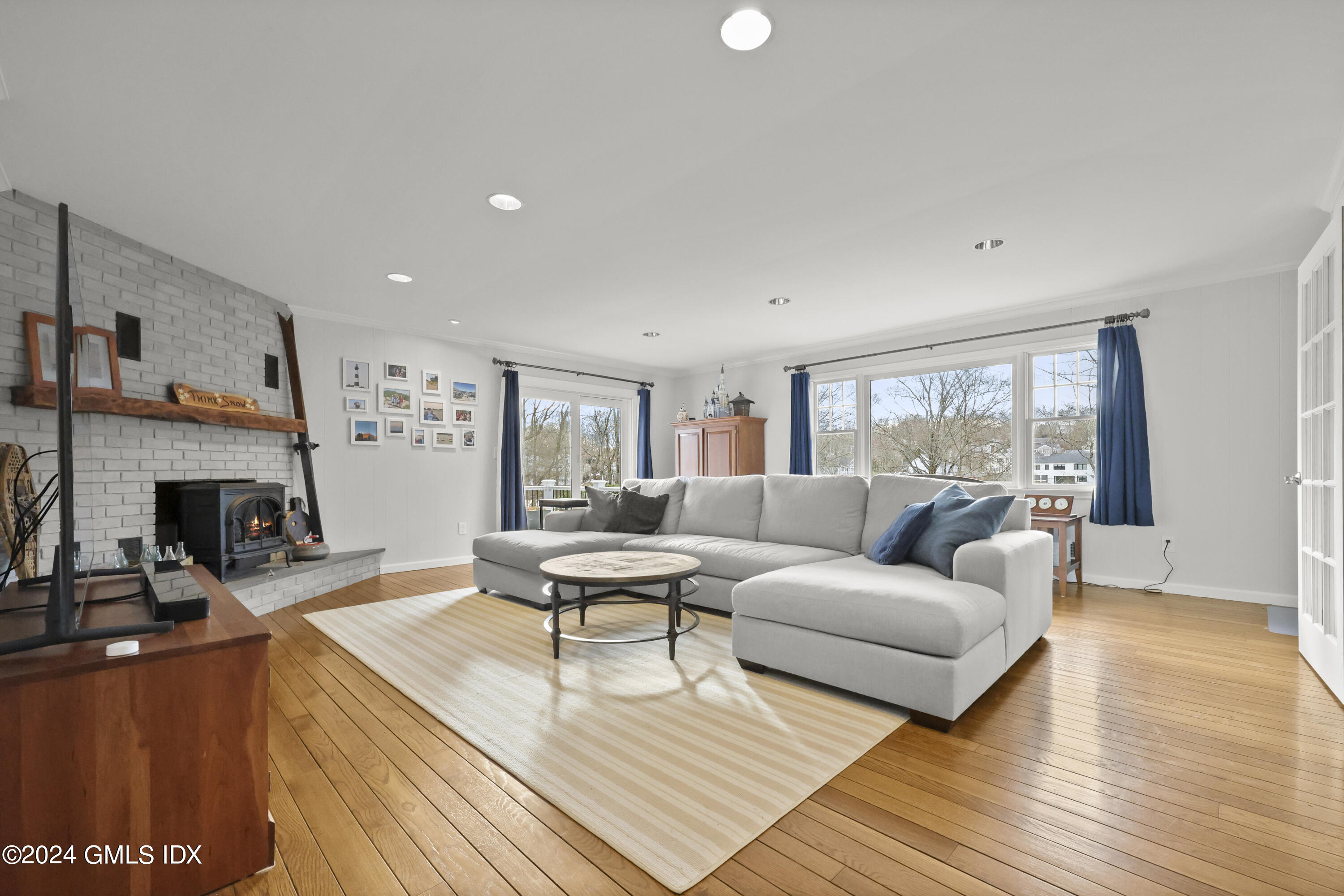 34 Loading Rock Road