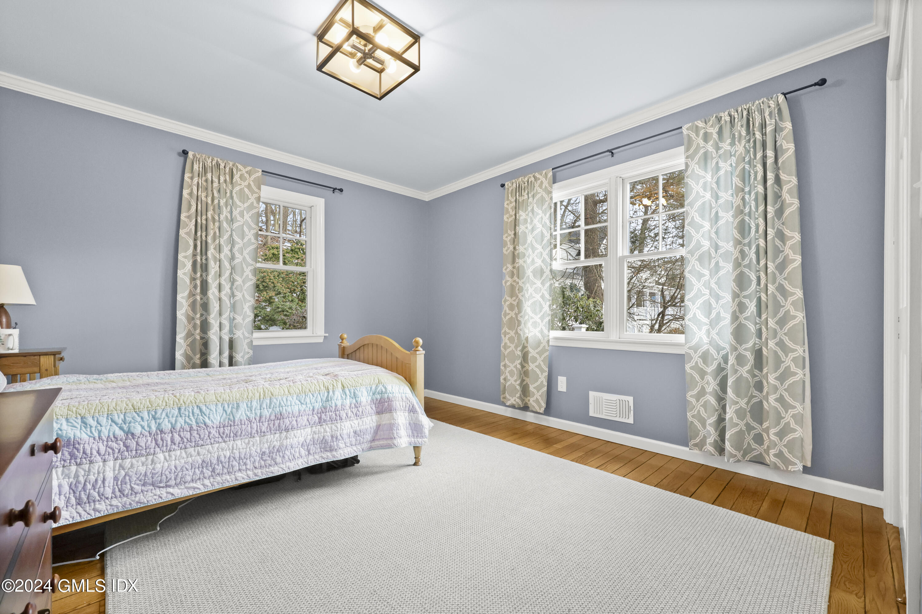 34 Loading Rock Road