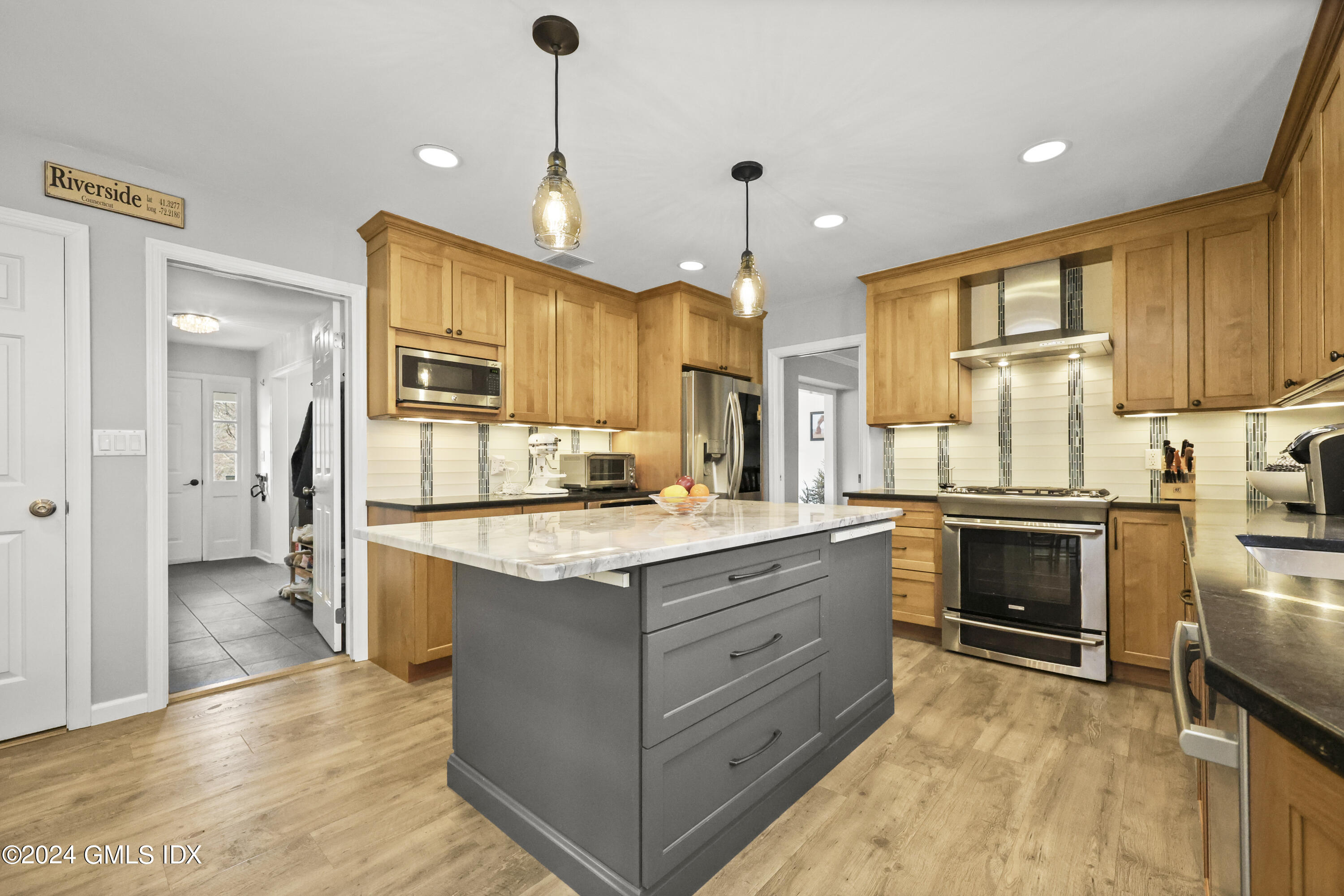 34 Loading Rock Road